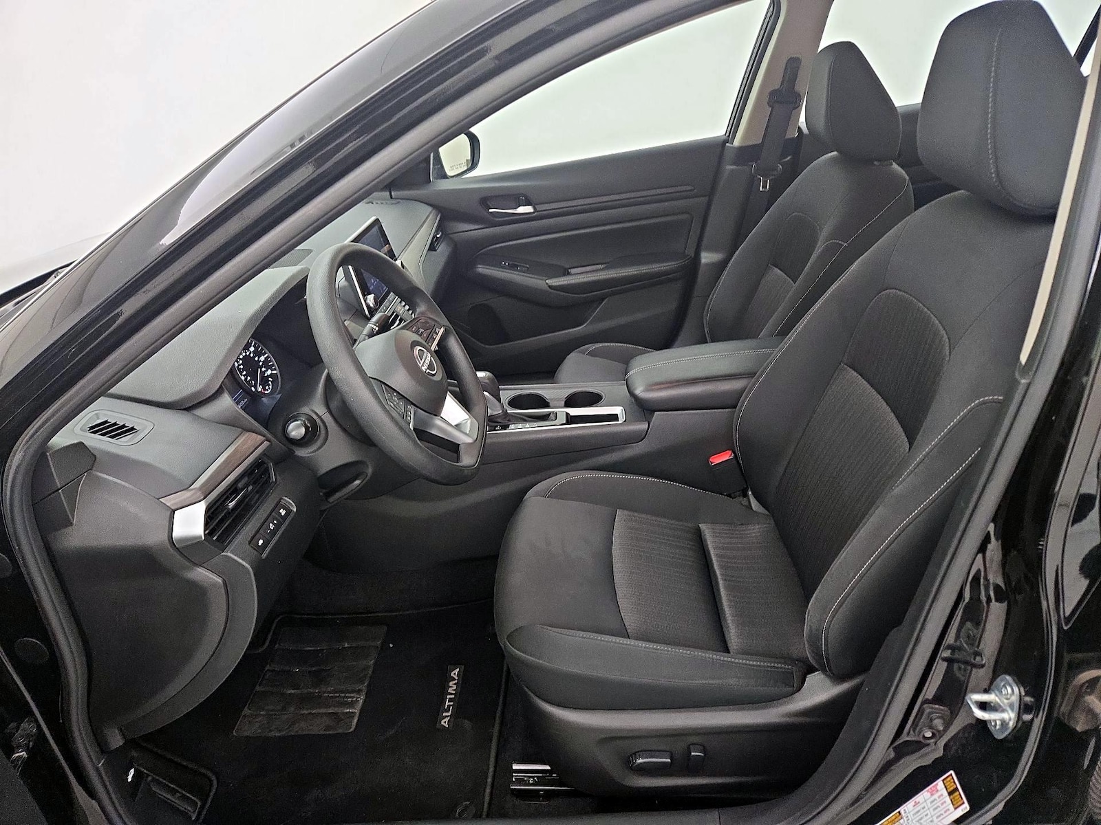 2025 Nissan Altima SV - Photo 12