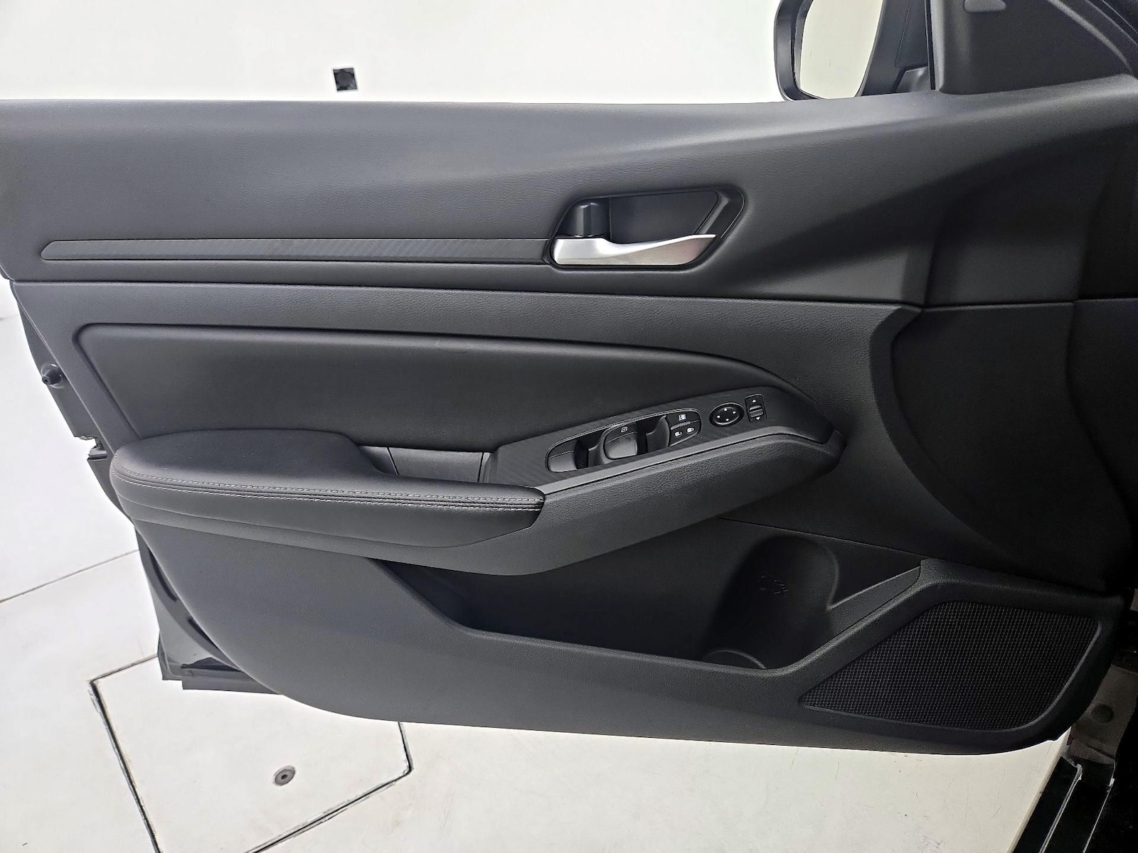 2025 Nissan Altima SV - Photo 13