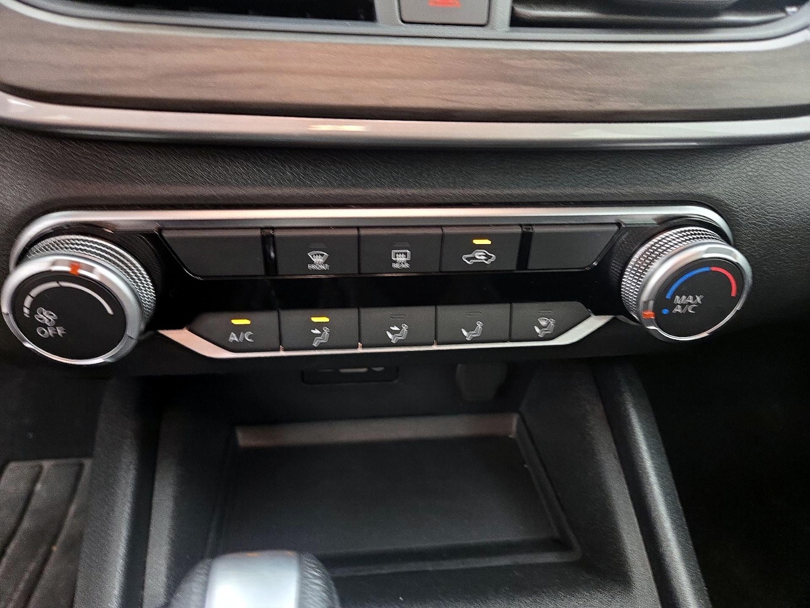 2025 Nissan Altima SV - Photo 17