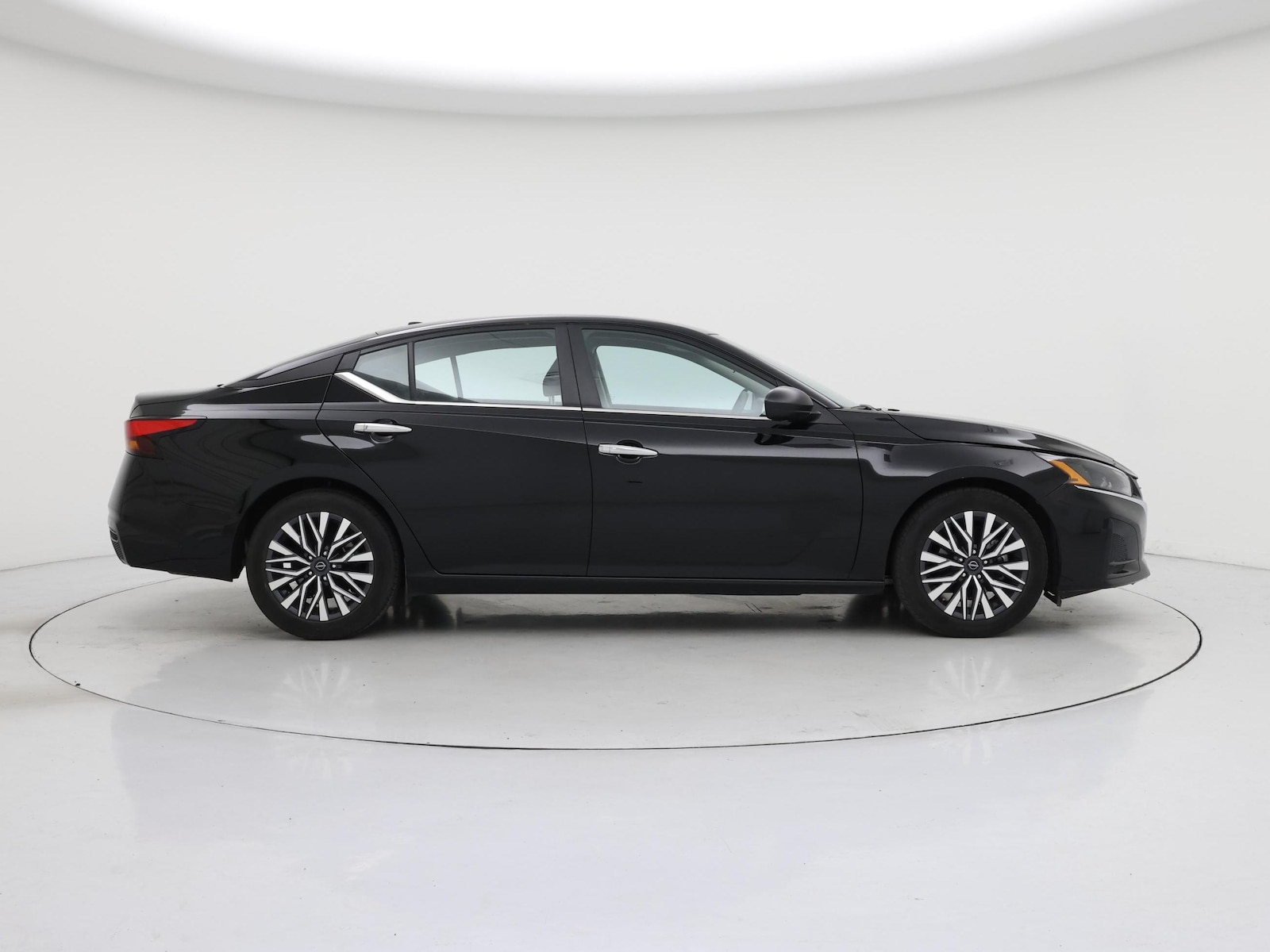 2025 Nissan Altima SV - Photo 8