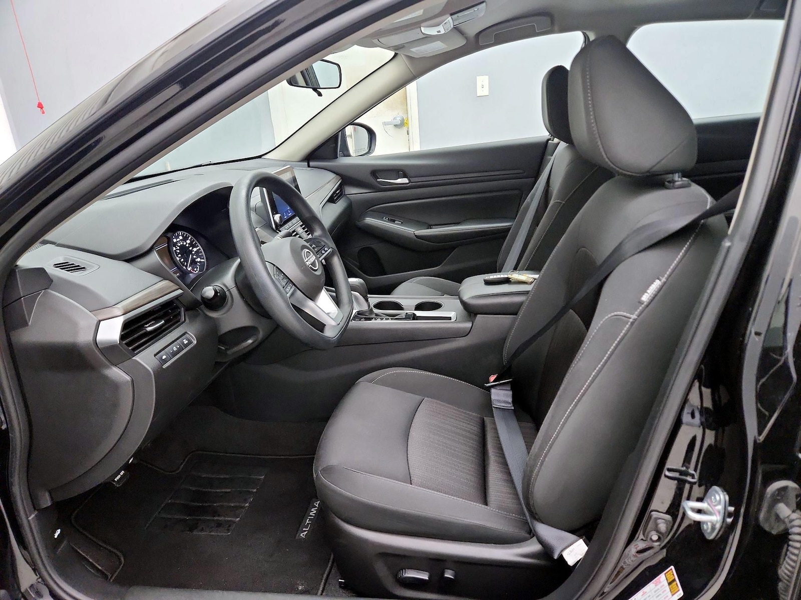 2025 Nissan Altima SV - Photo 12