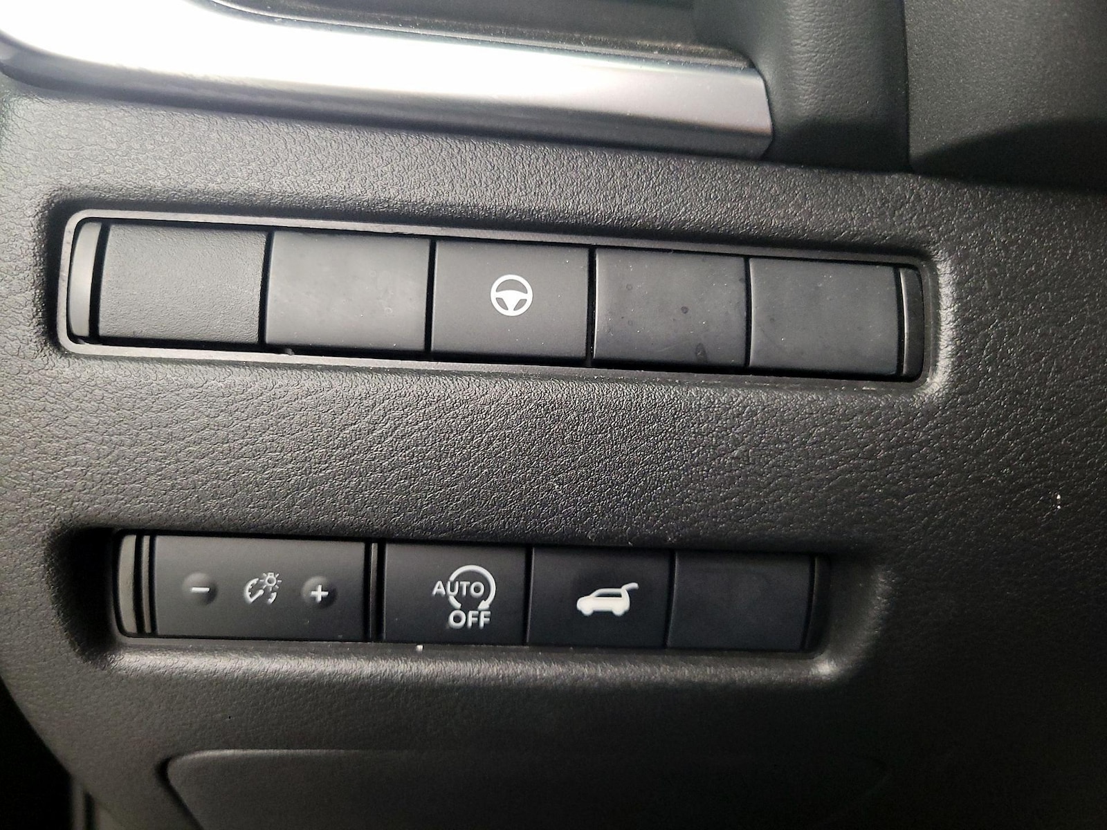 2025 Nissan Rogue SV - Photo 14