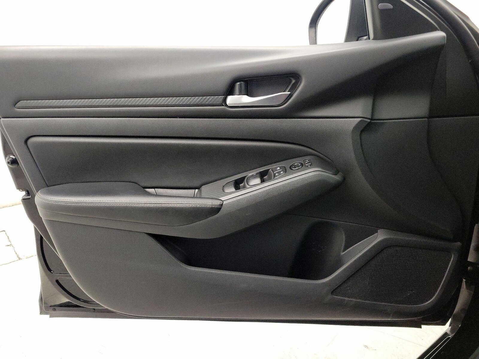 2025 Nissan Altima SV - Photo 13