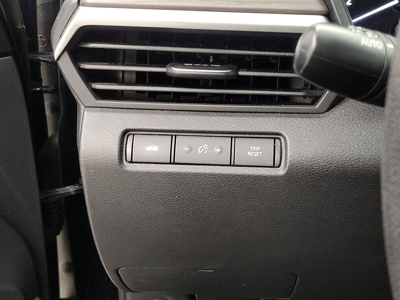 2025 Nissan Altima SV - Photo 14