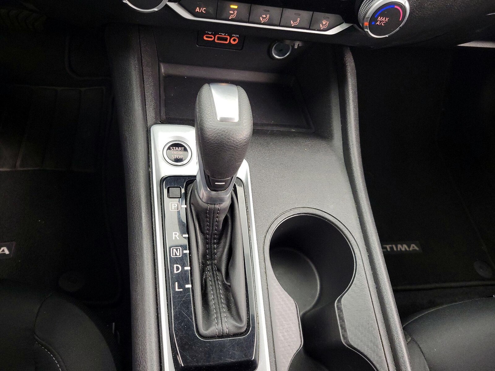2025 Nissan Altima SV - Photo 18