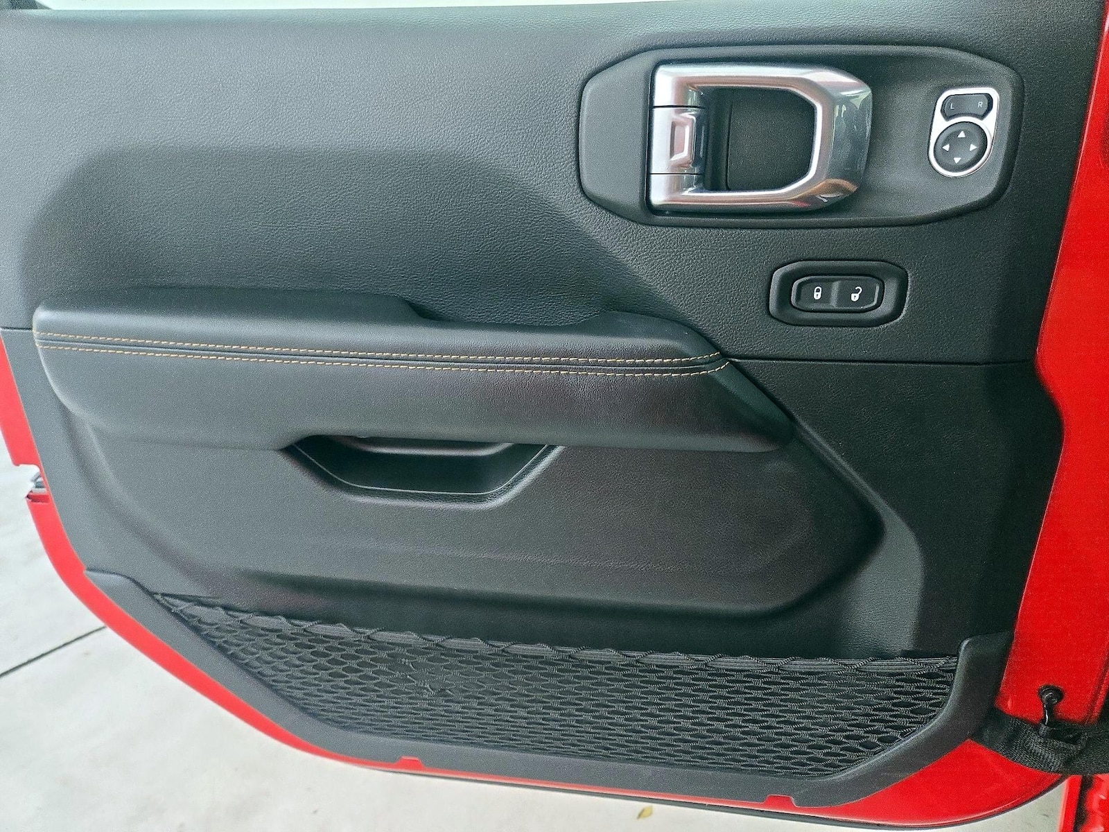2025 Jeep Wrangler 4-Door Sahara - Photo 13