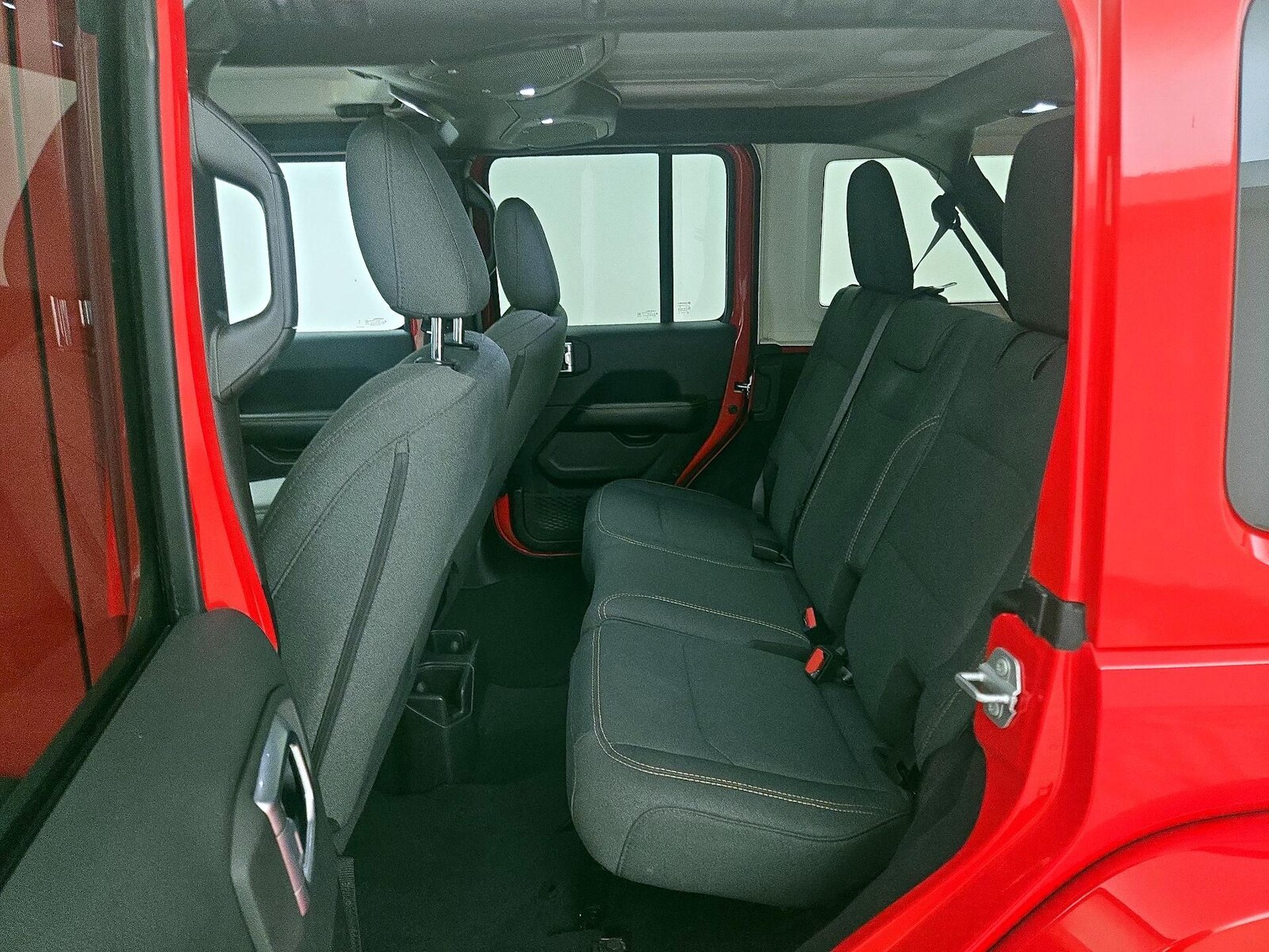 2025 Jeep Wrangler 4-Door Sahara - Photo 20