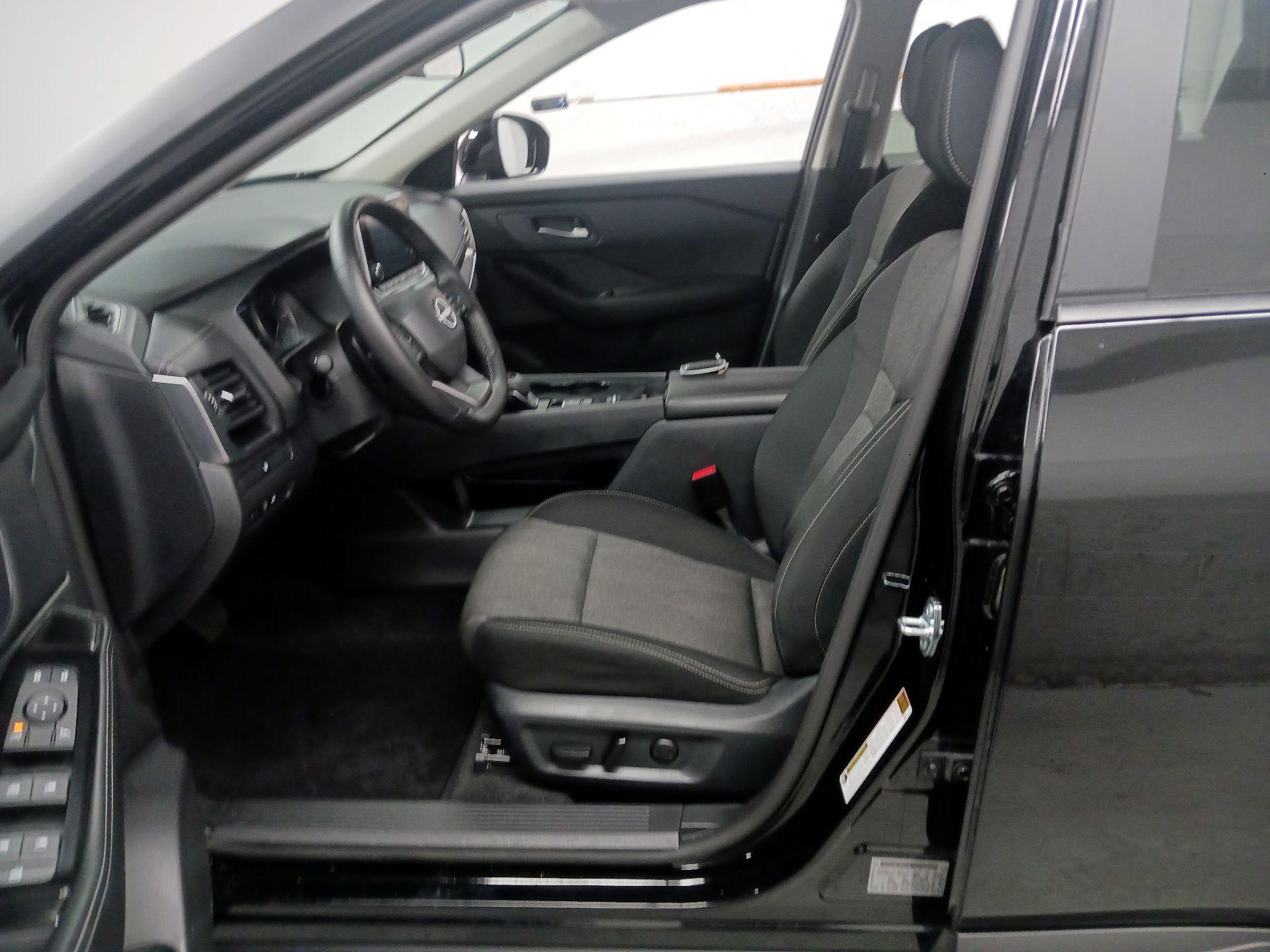 Thumbnail: 2025 Nissan Rogue - 11