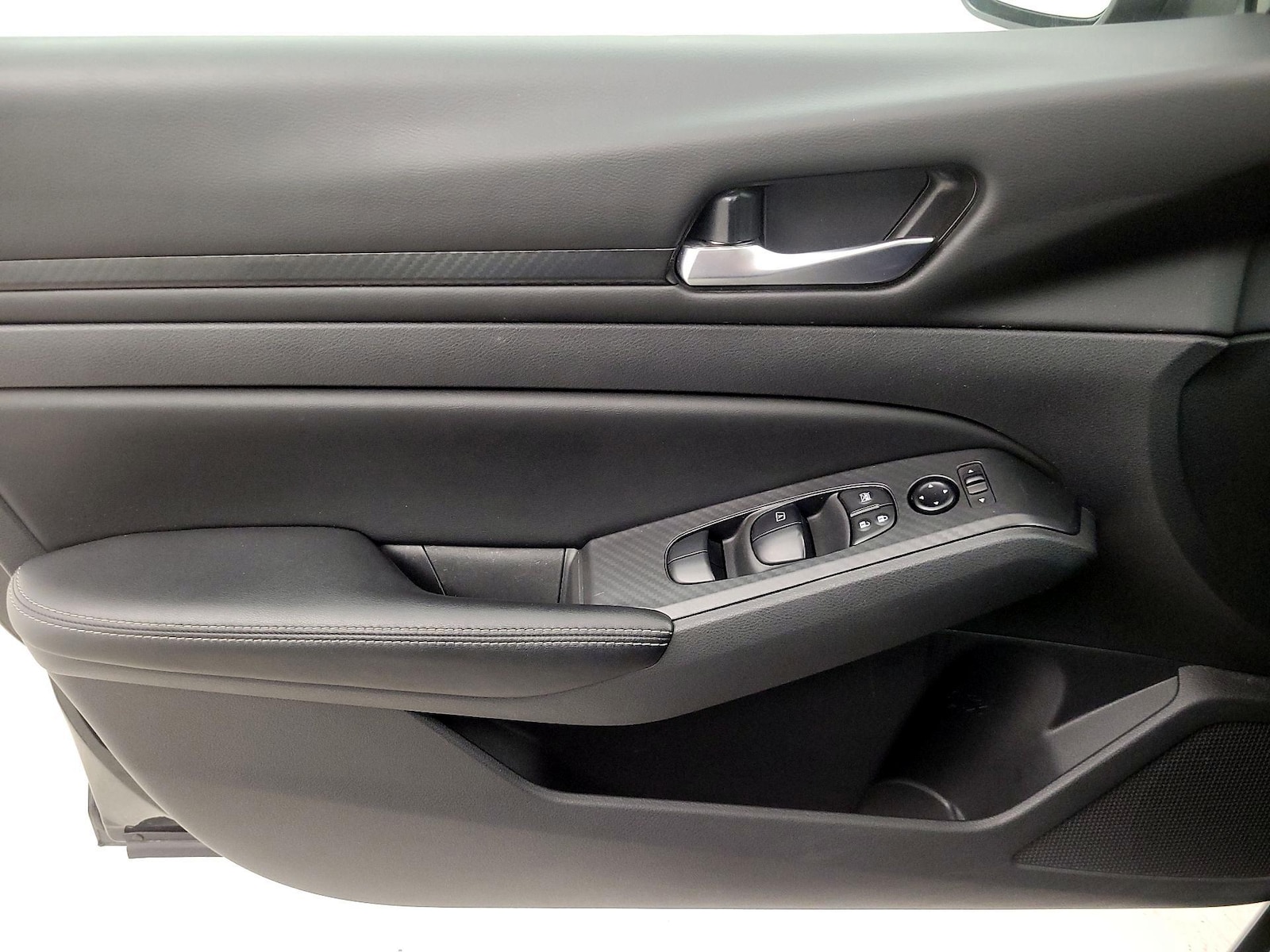 2025 Nissan Altima SV - Photo 13