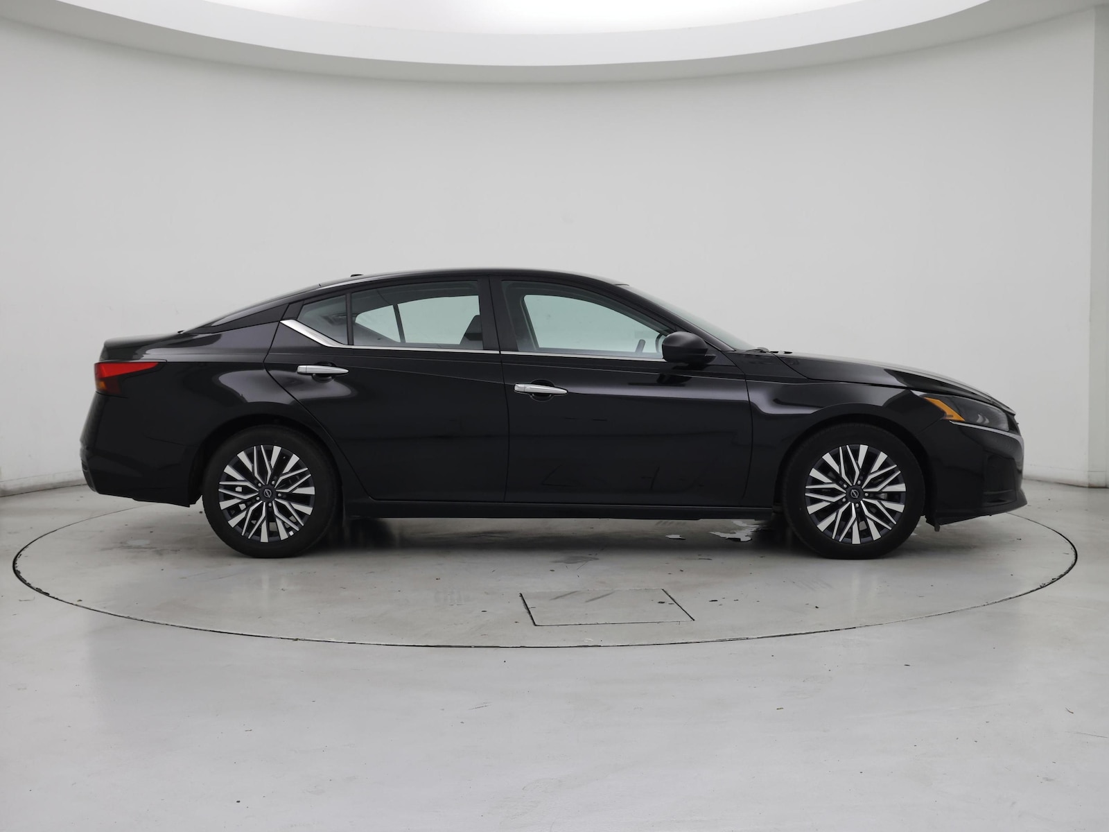 2025 Nissan Altima SV - Photo 8