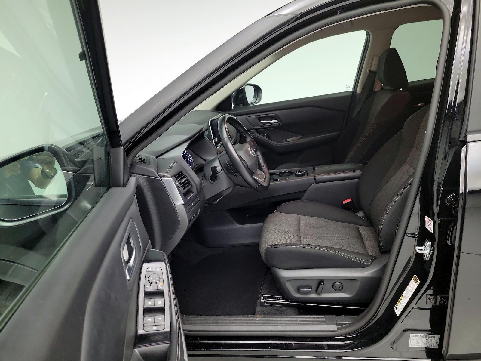 2025 Nissan Rogue SV - Photo 12