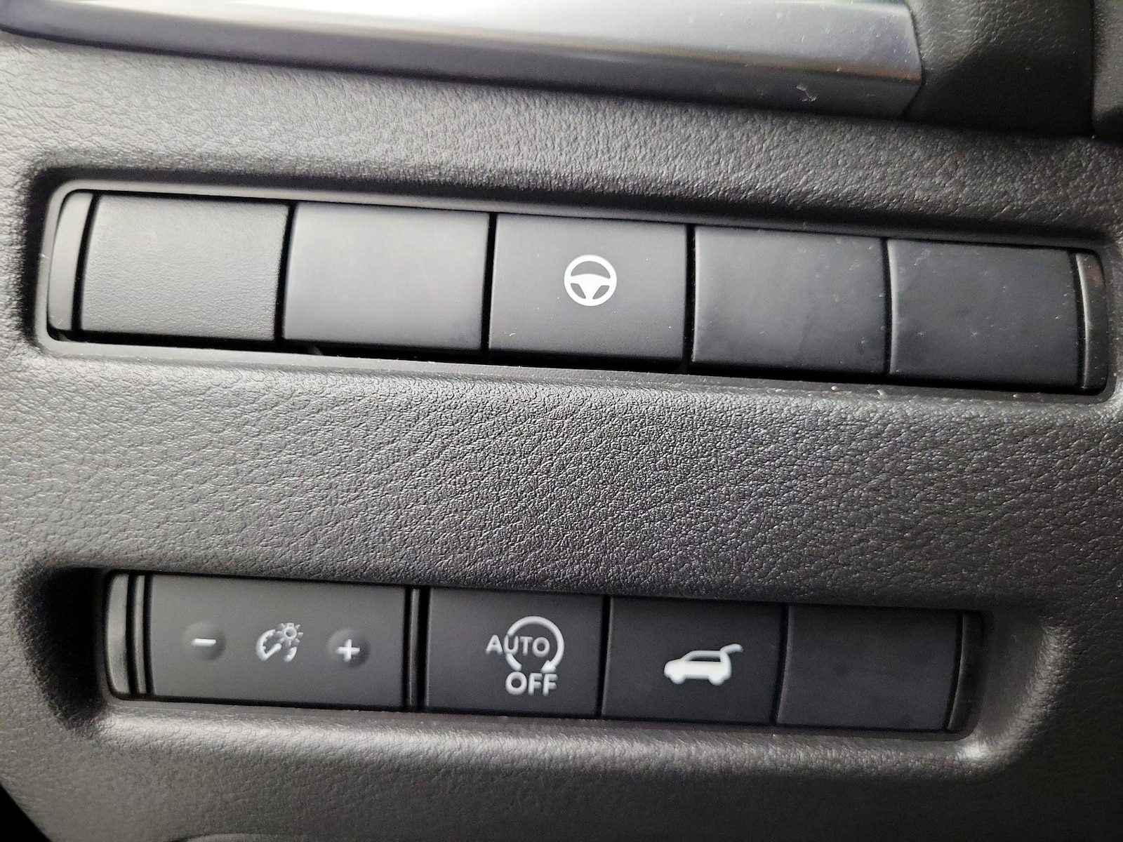 2025 Nissan Rogue SV - Photo 14