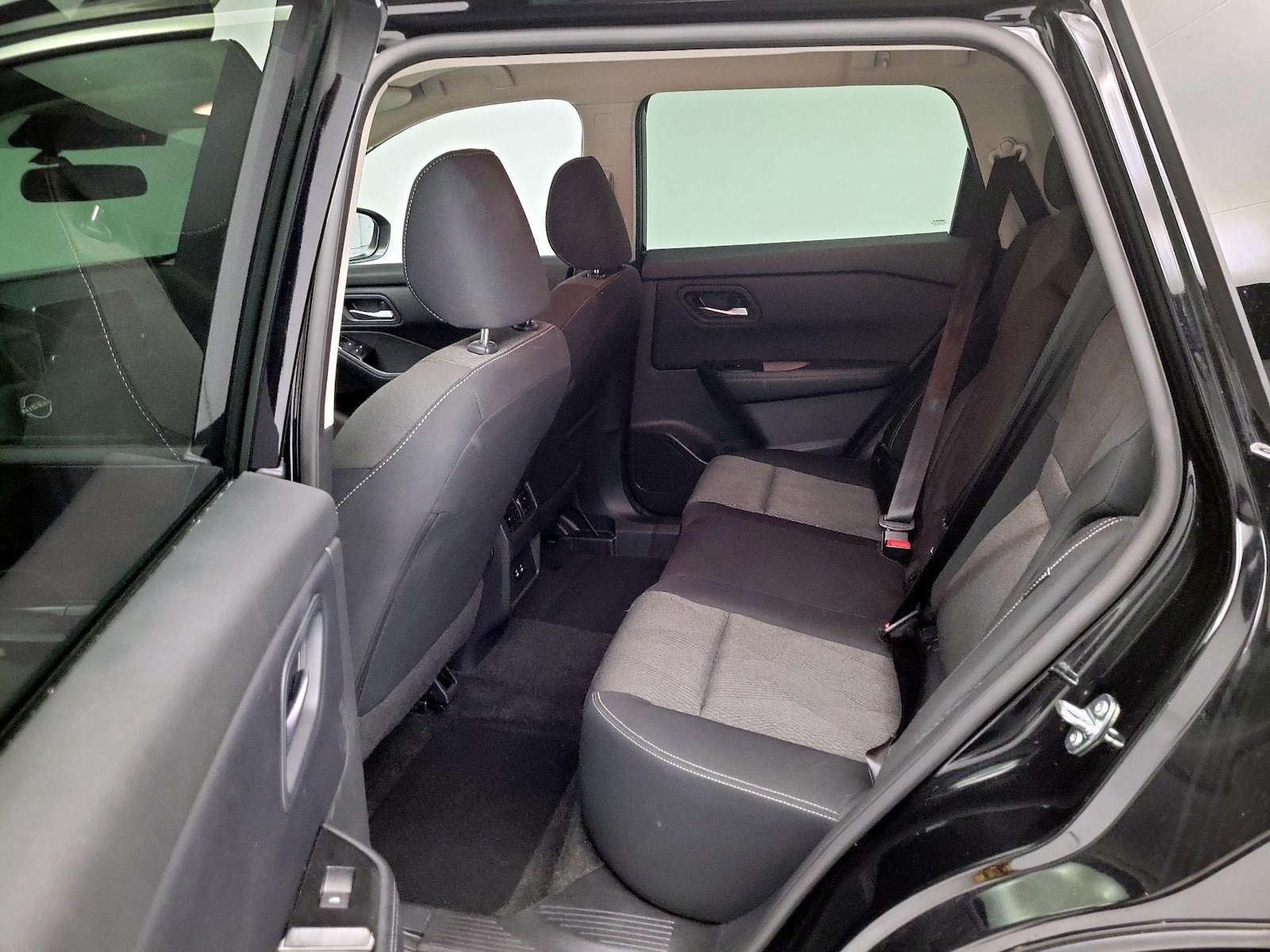 2025 Nissan Rogue SV - Photo 20