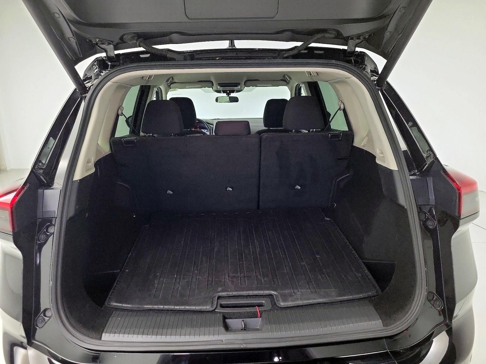 2025 Nissan Rogue SV - Photo 21