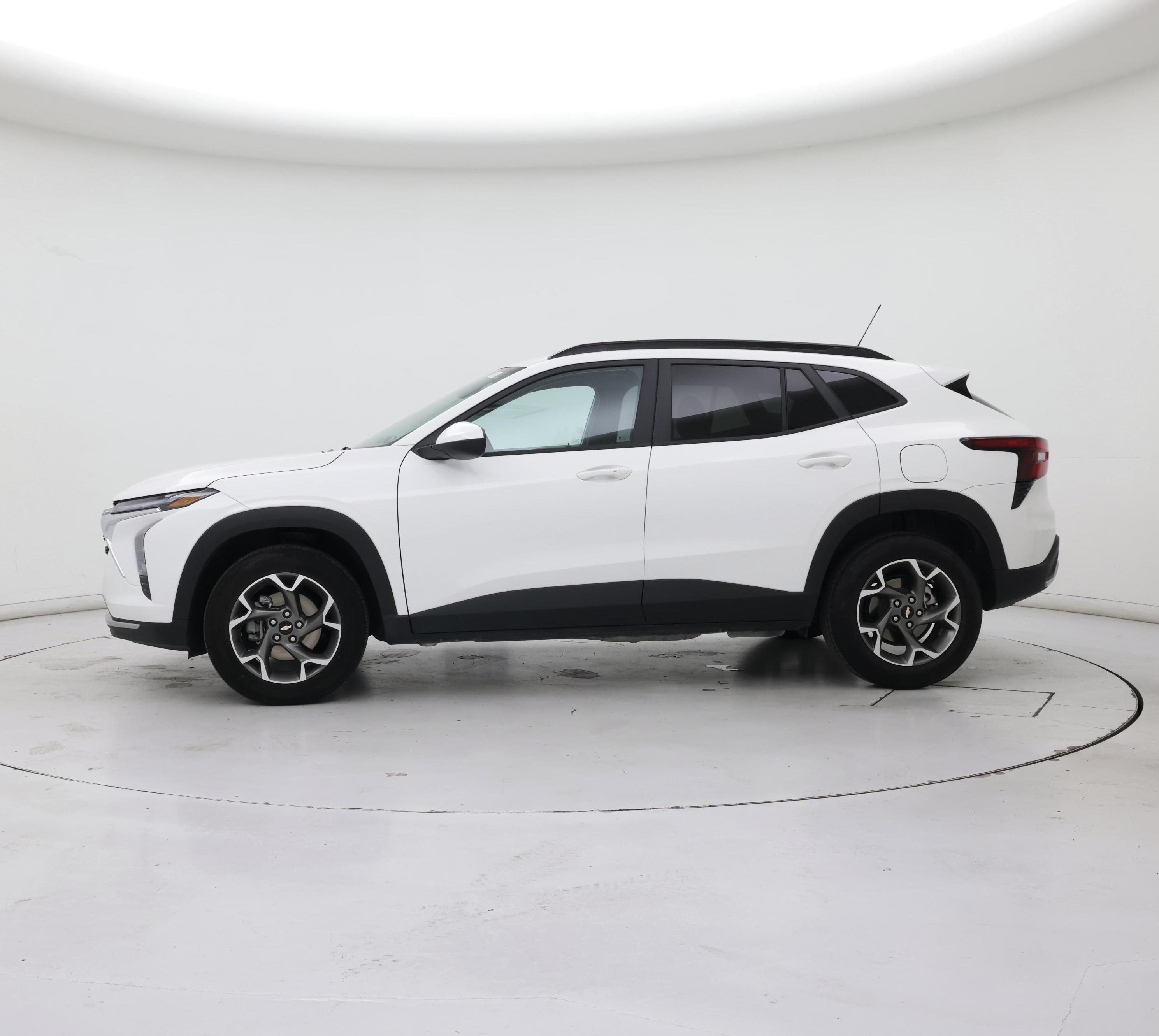 Thumbnail: 2025 Chevrolet Trax - 3