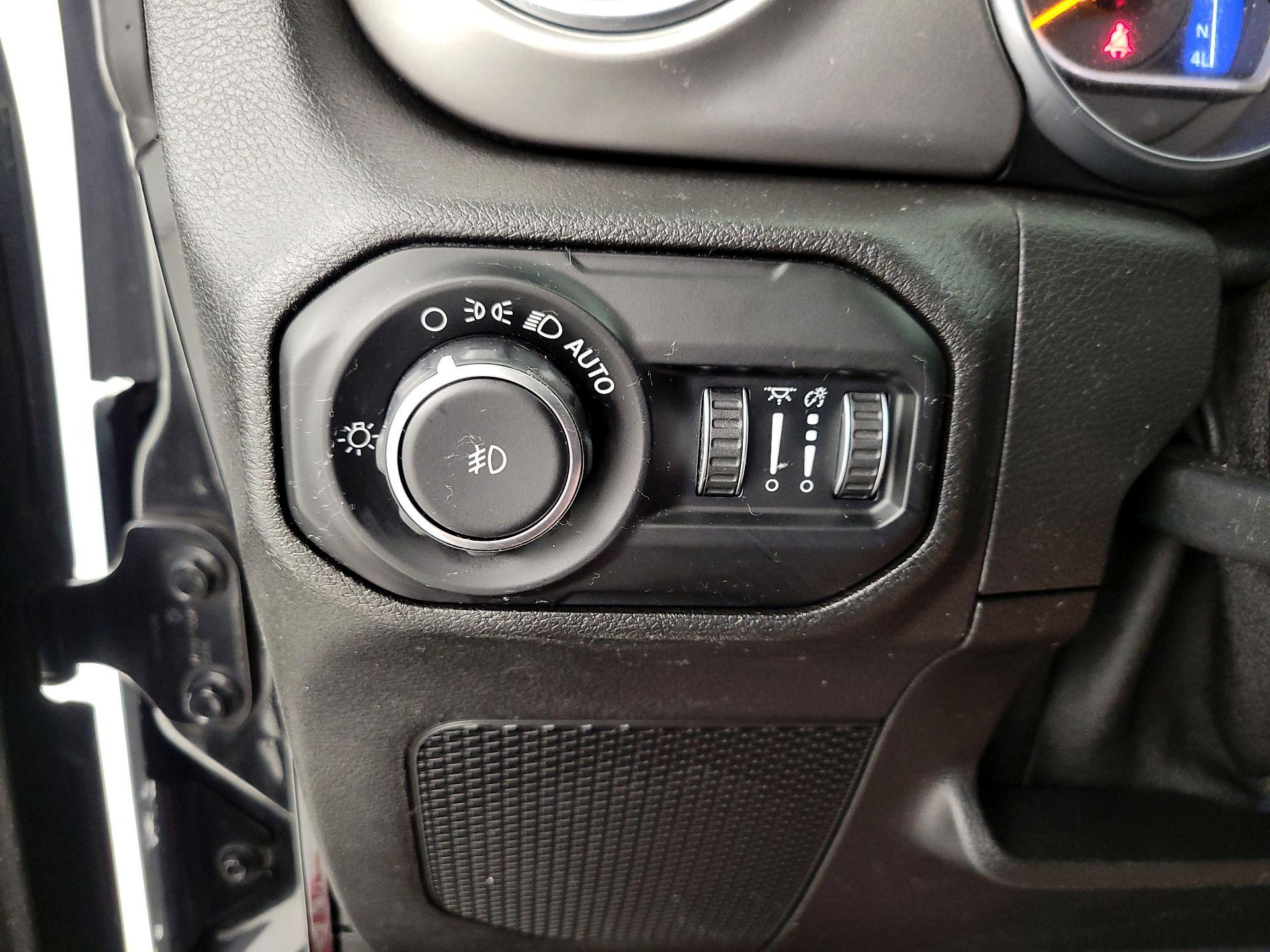 Thumbnail: 2019 Jeep Wrangler - 13