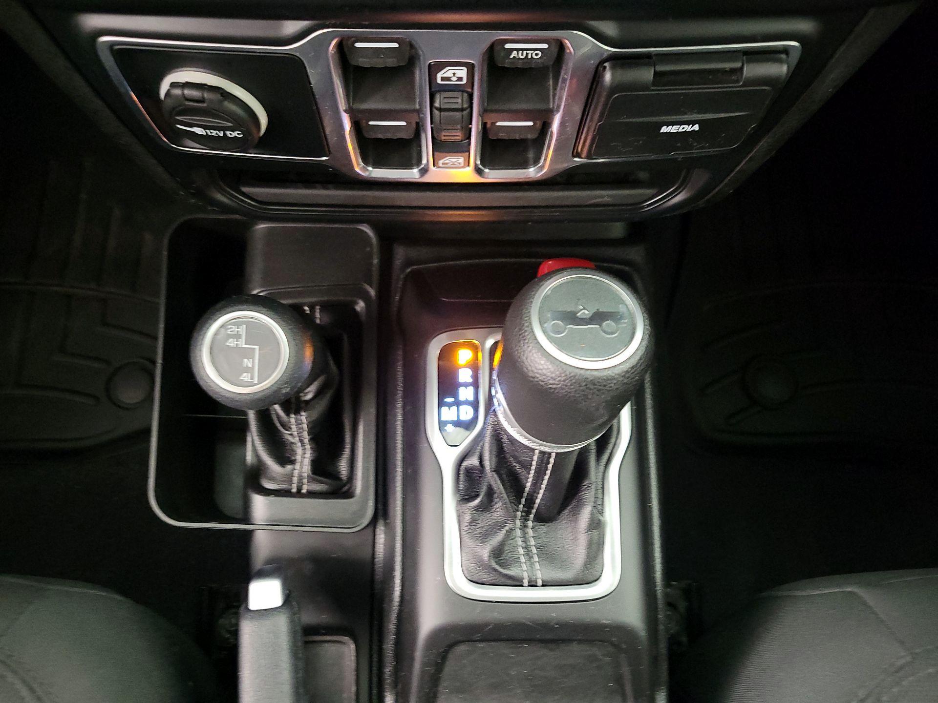 Thumbnail: 2019 Jeep Wrangler - 17