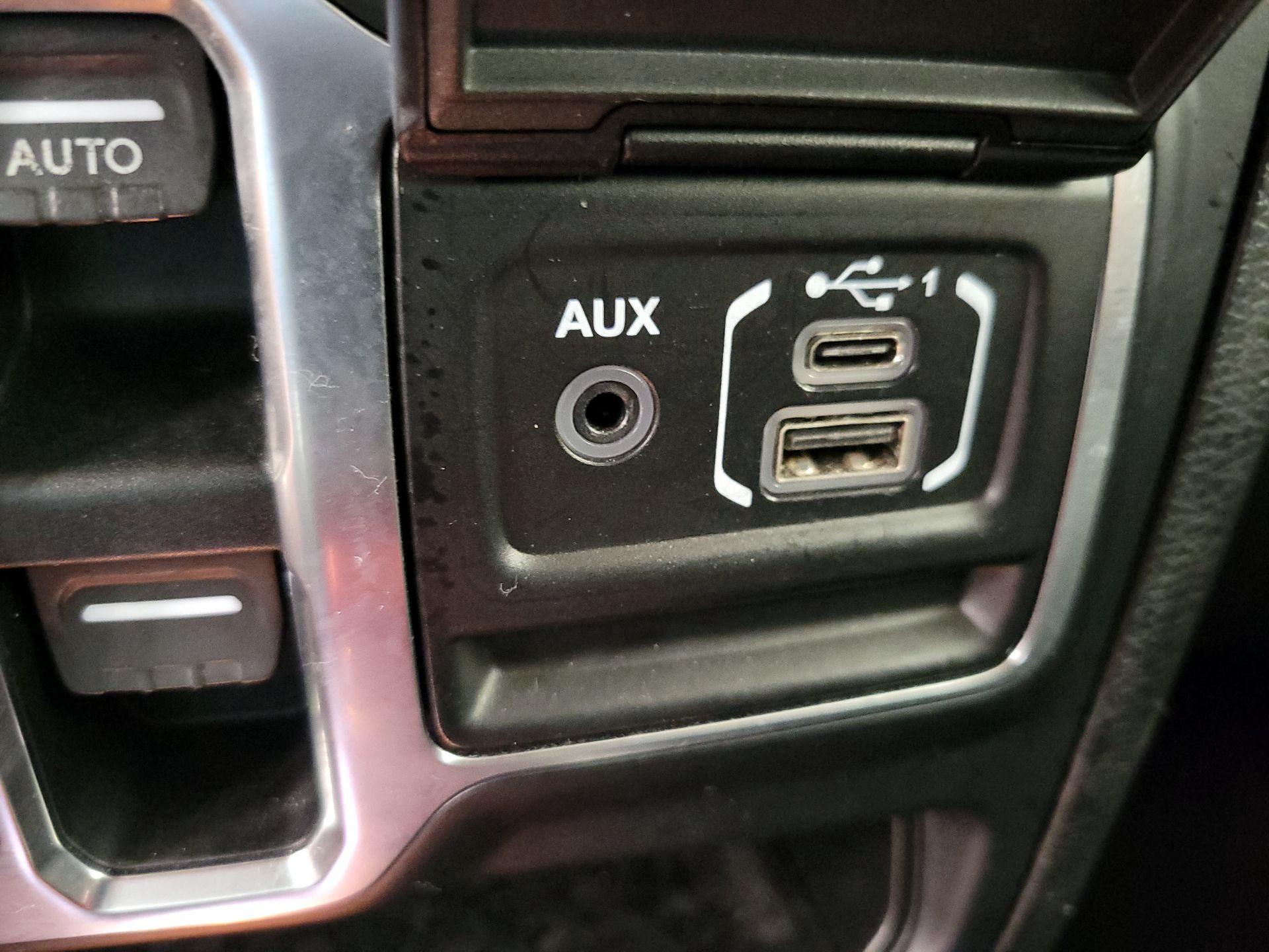 Thumbnail: 2019 Jeep Wrangler - 18