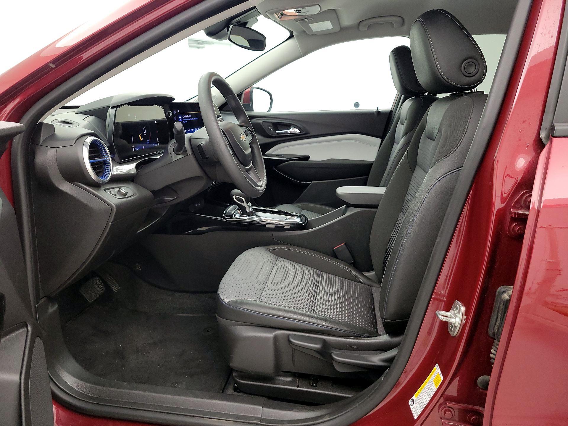 Thumbnail: 2025 Chevrolet Trax - 11