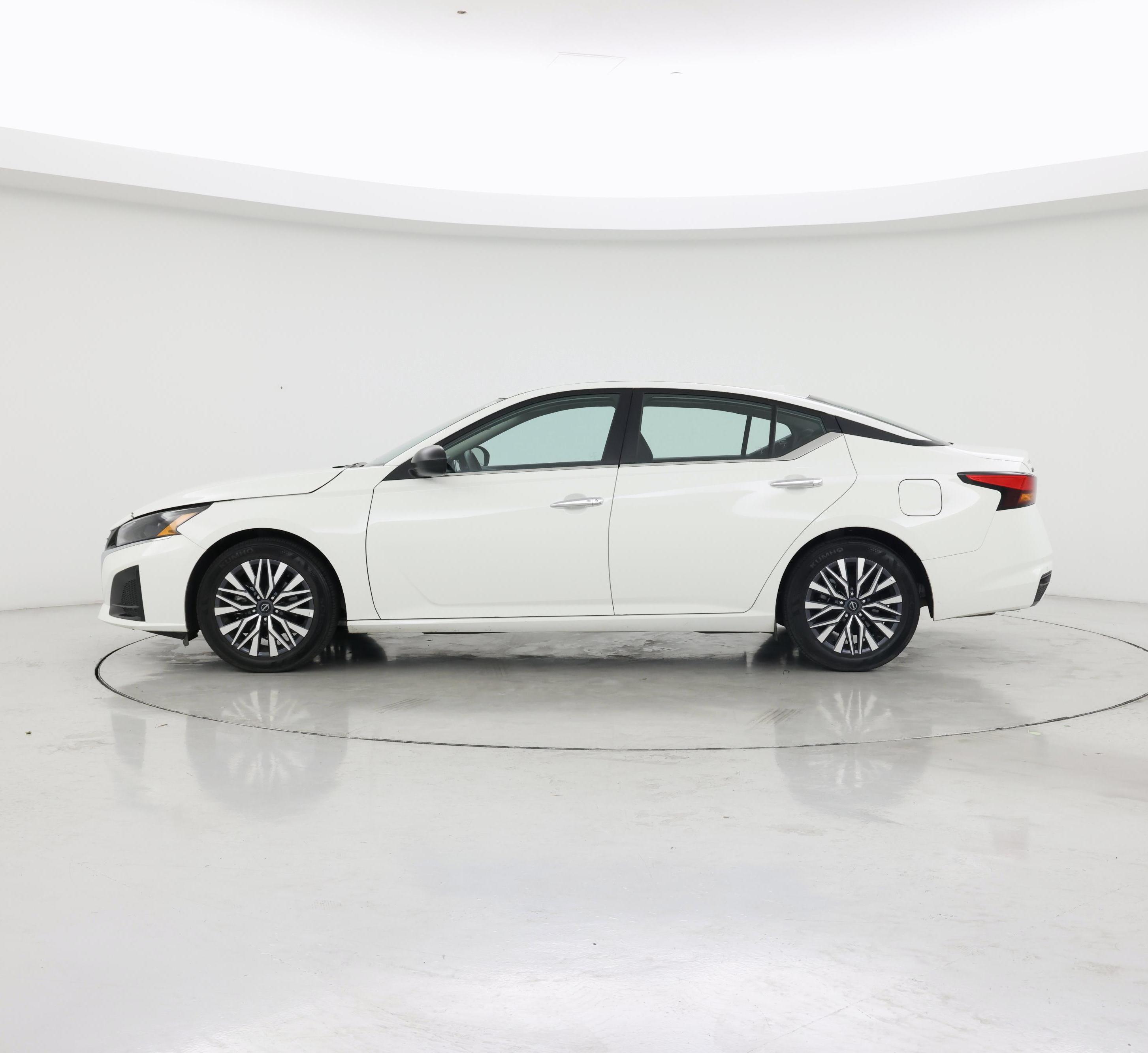 Thumbnail: 2025 Nissan Altima - 3