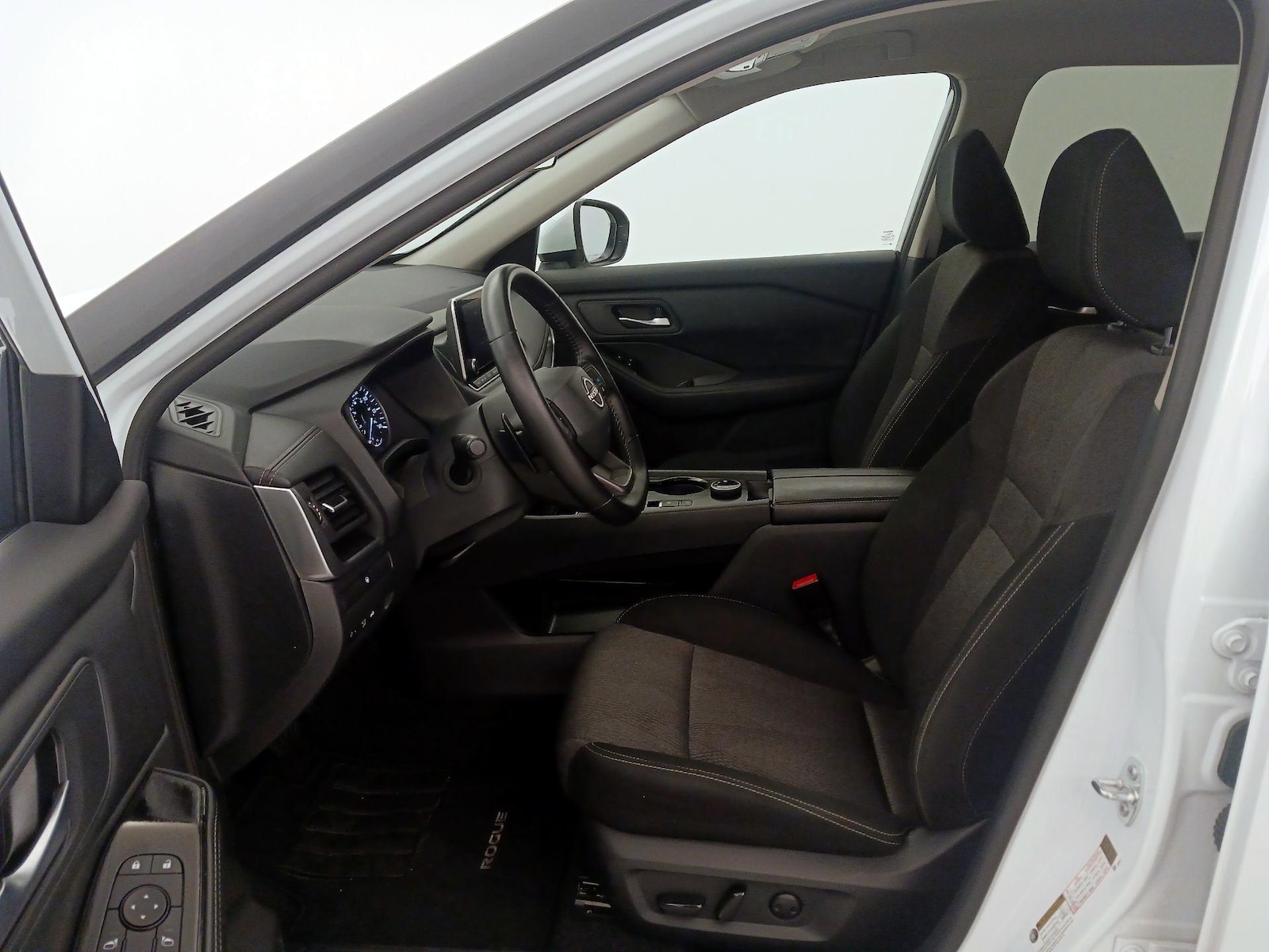 2025 Nissan Rogue SV - Photo 12