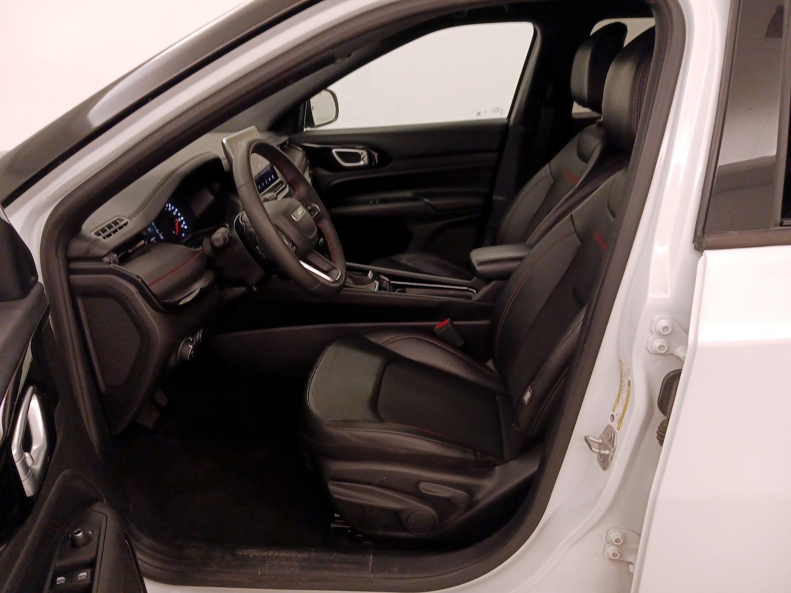 2025 Jeep Compass Trailhawk - Photo 12