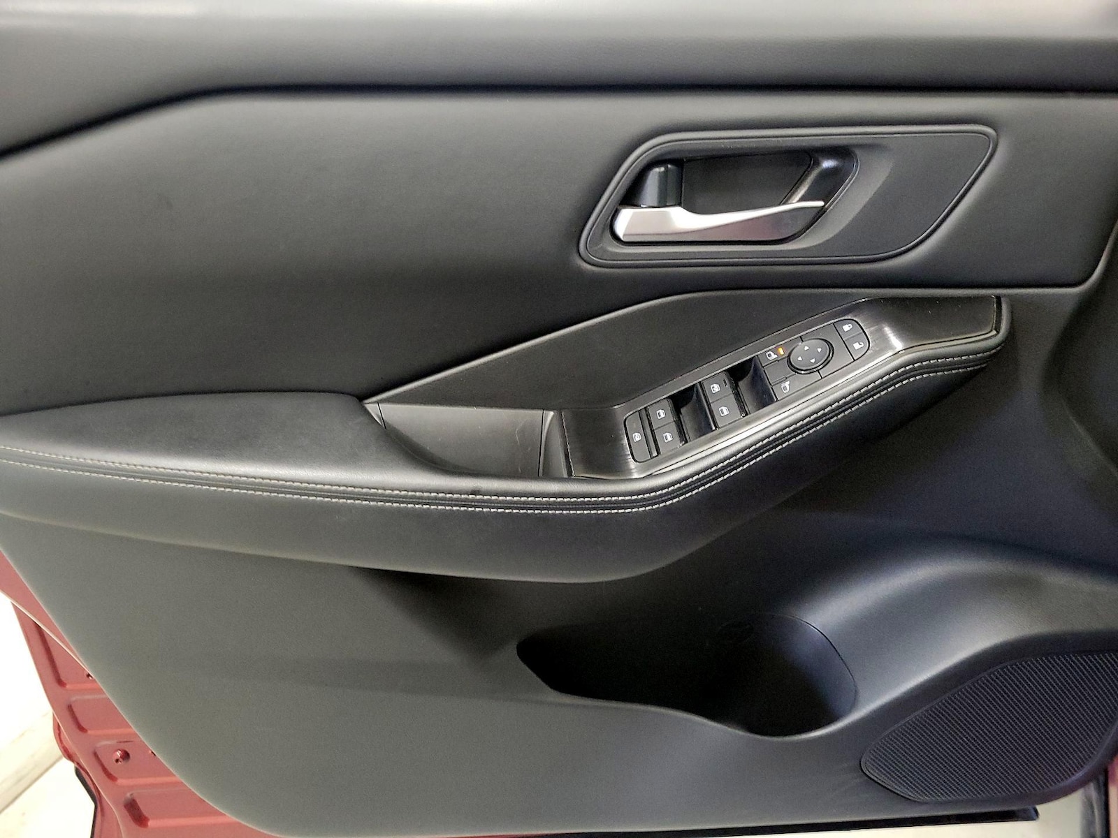 2025 Nissan Rogue SV - Photo 13