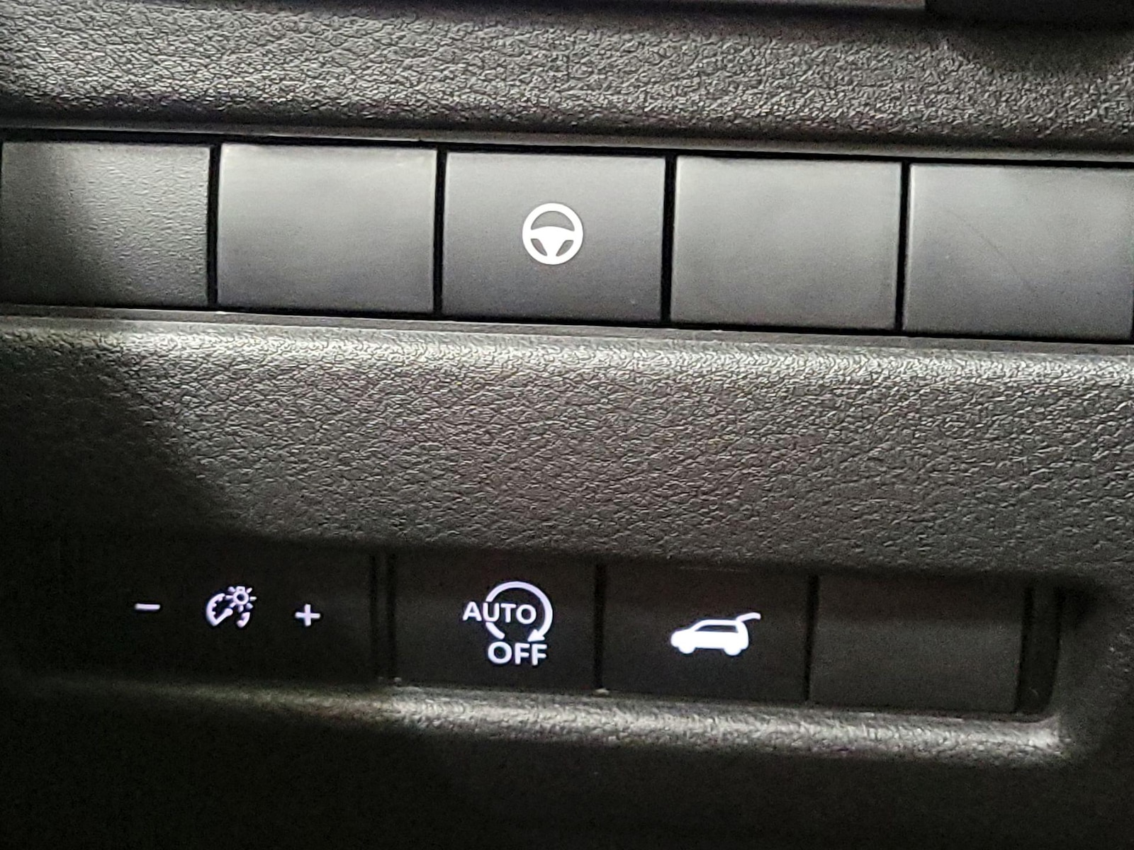 2025 Nissan Rogue SV - Photo 14