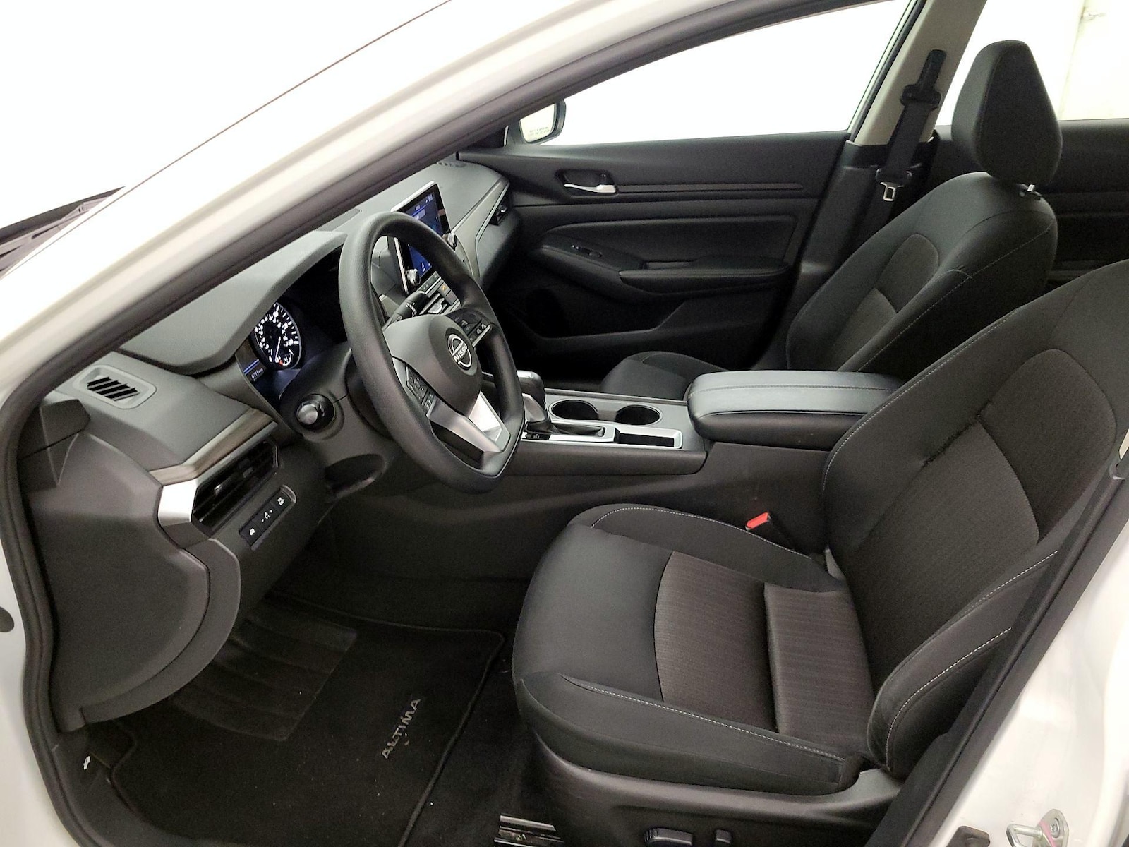 2025 Nissan Altima SV - Photo 12