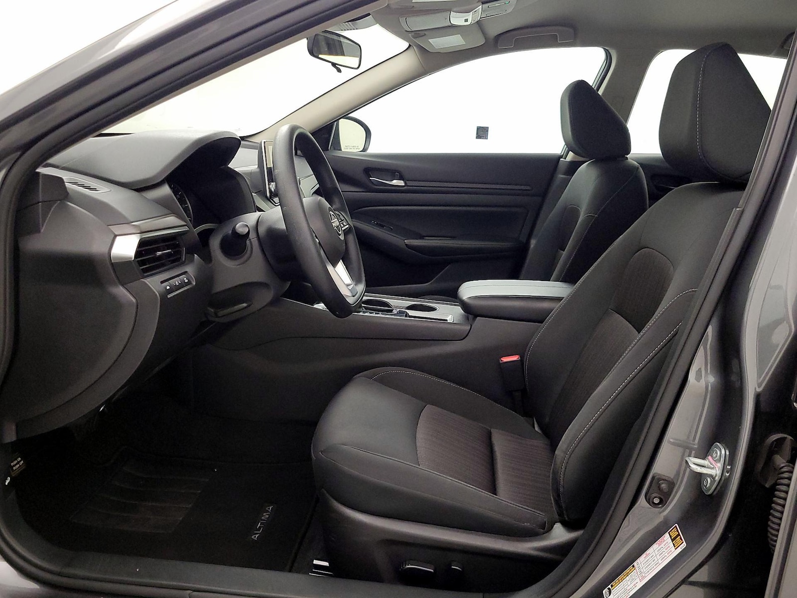 2025 Nissan Altima SV - Photo 12