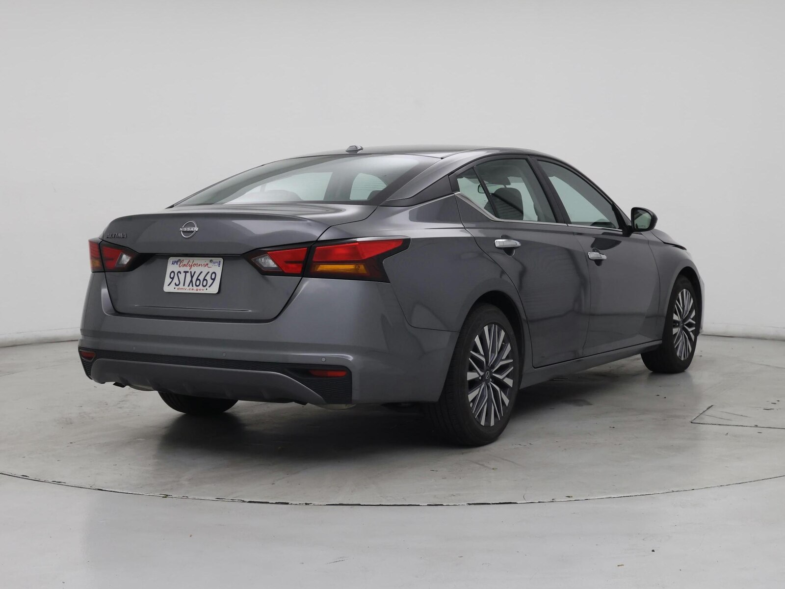 2025 Nissan Altima SV - Photo 9