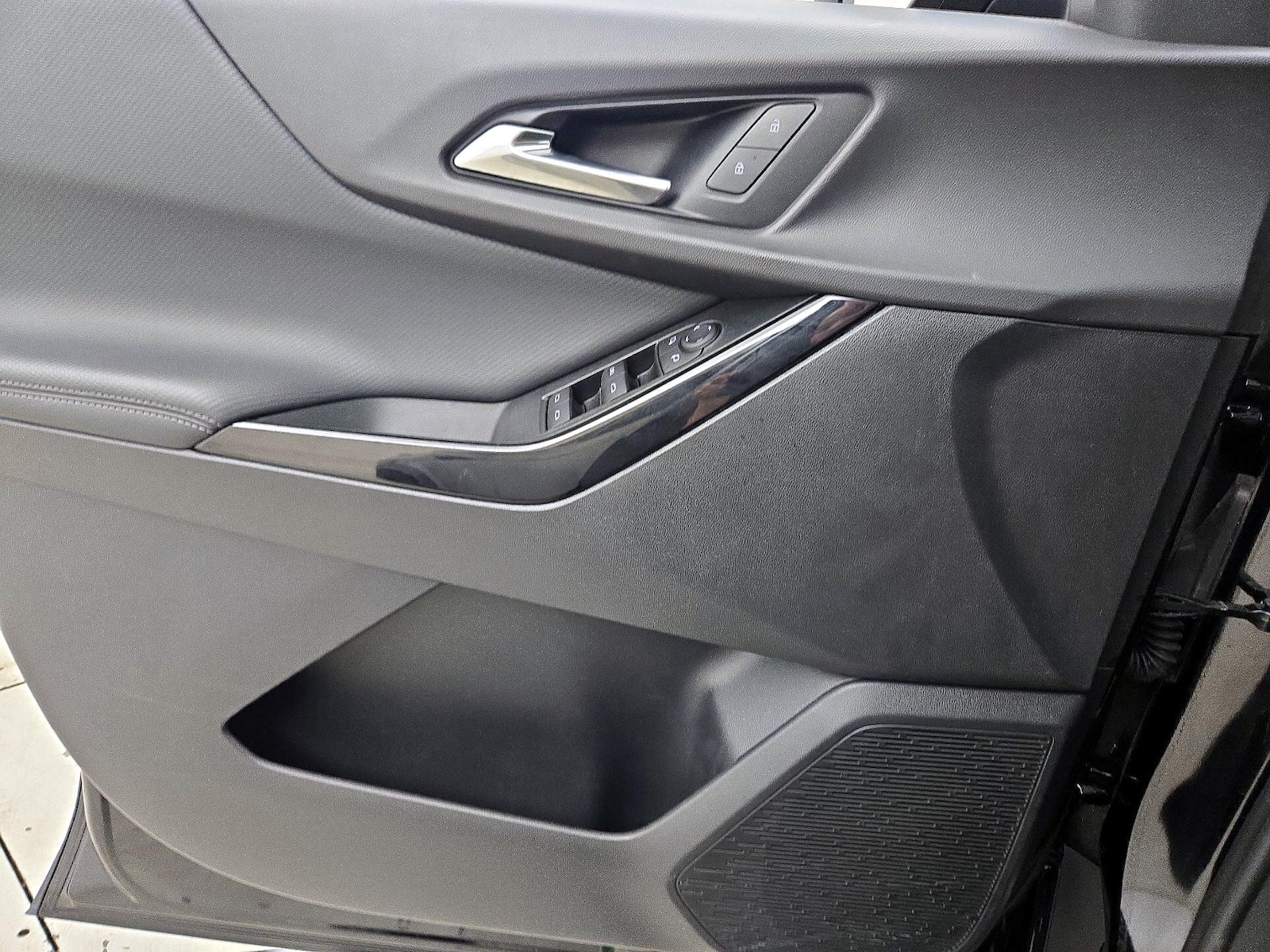 2025 Chevrolet Equinox LT - Photo 13
