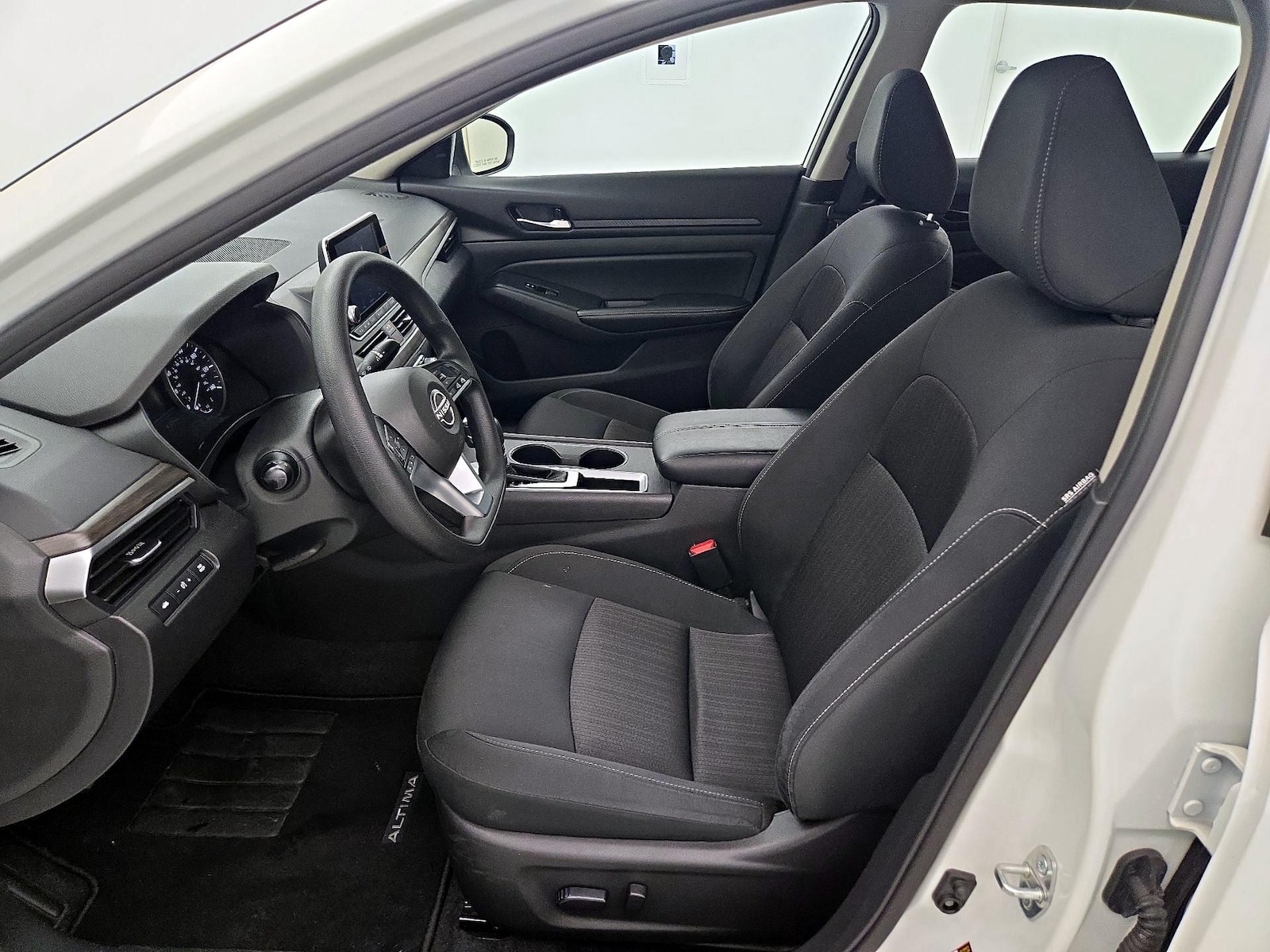 2025 Nissan Altima SV - Photo 12