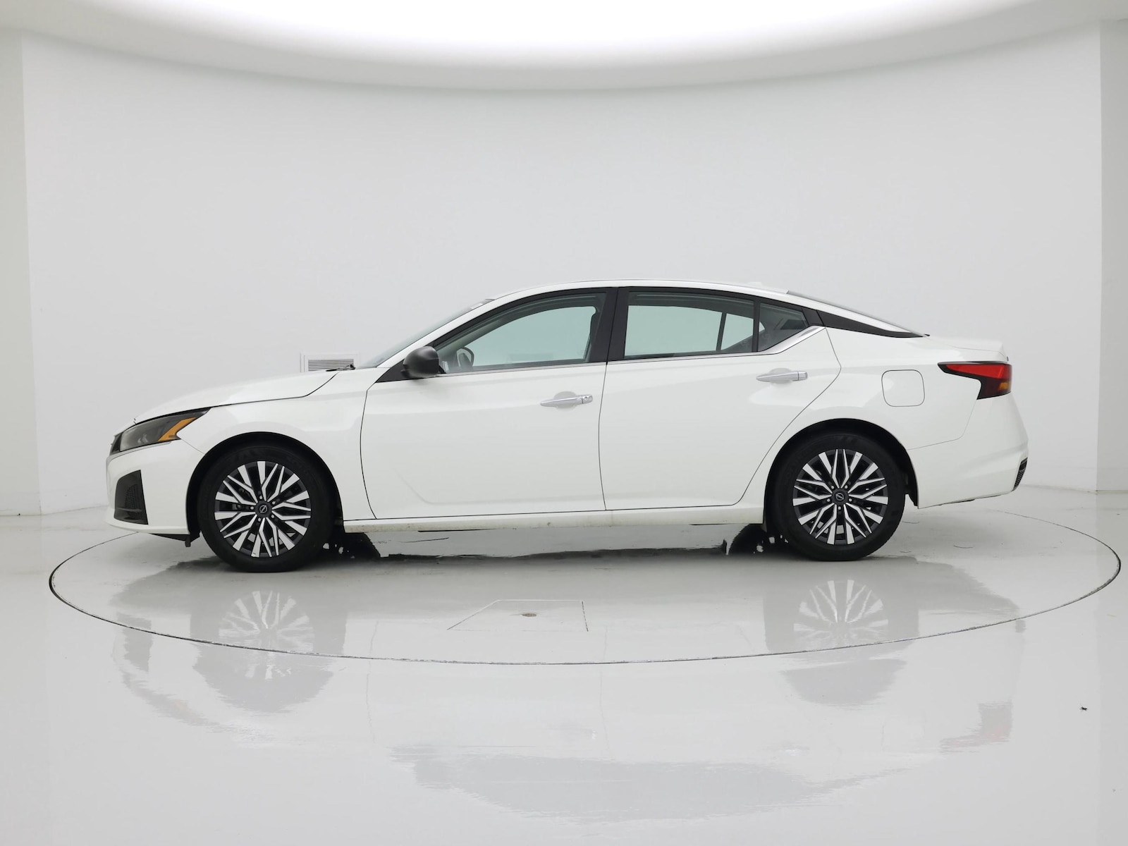 2025 Nissan Altima SV - Photo 4