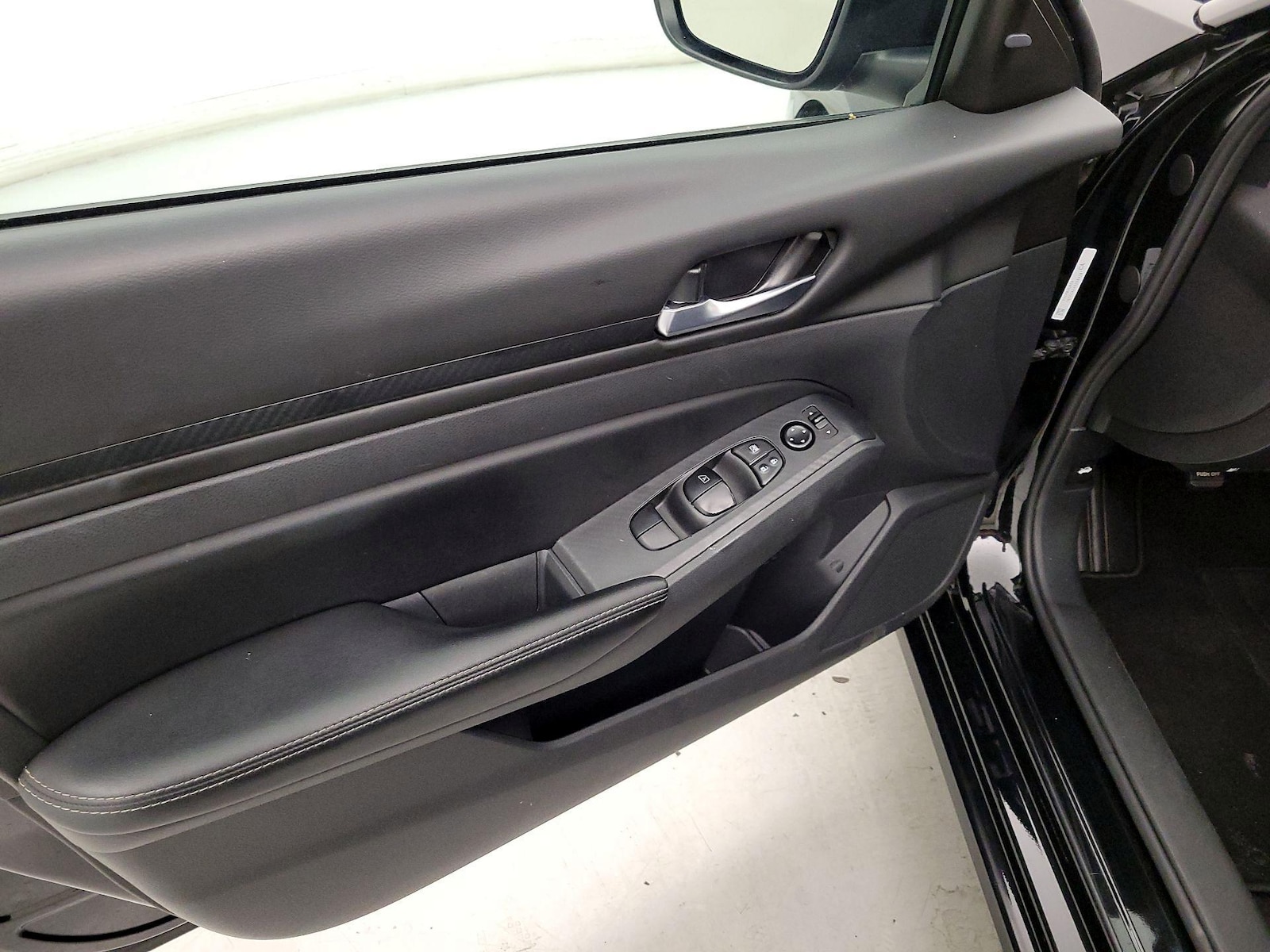 2025 Nissan Altima SV - Photo 13