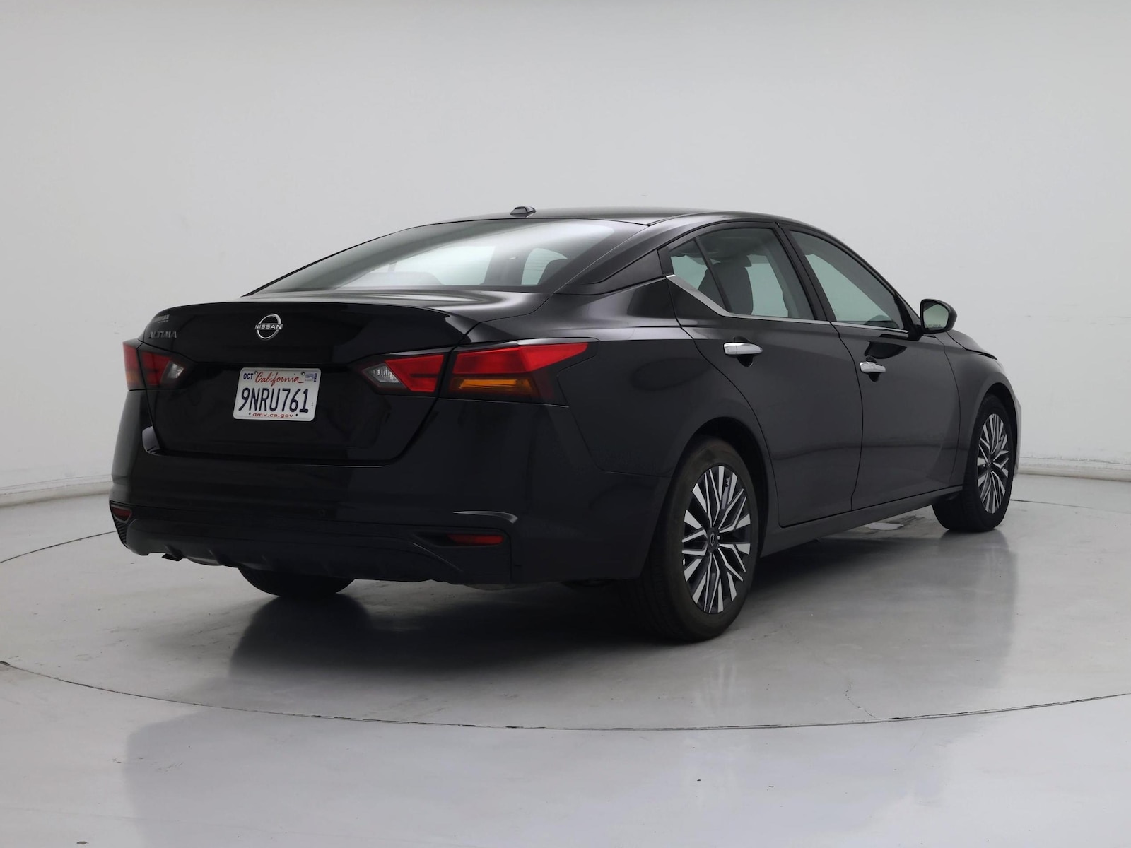 2025 Nissan Altima SV - Photo 9