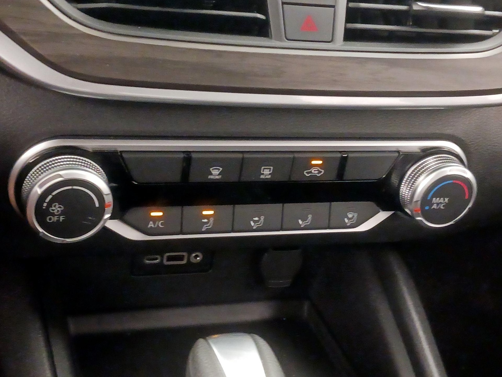 2025 Nissan Altima SV - Photo 17