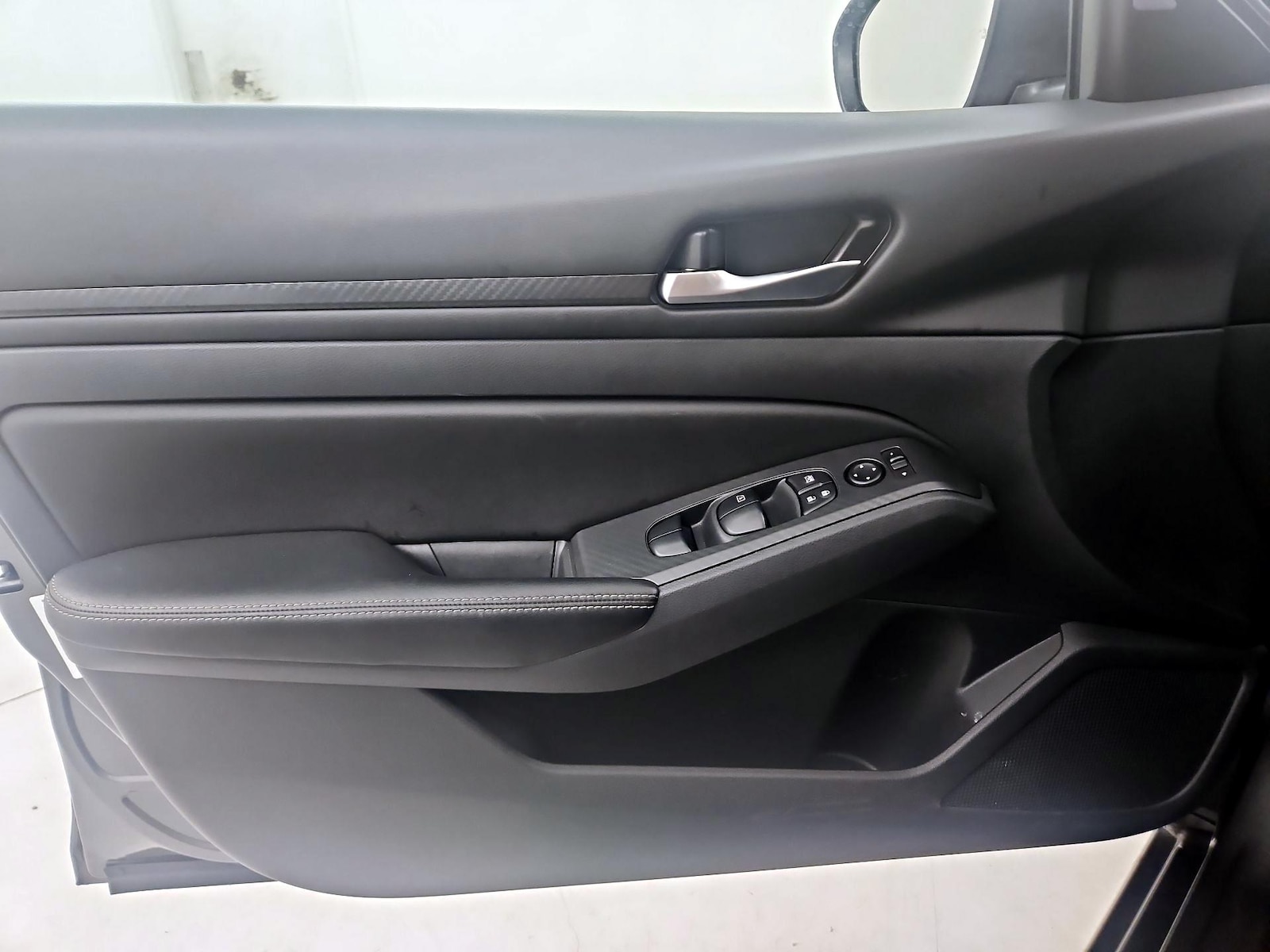 2025 Nissan Altima SV - Photo 13