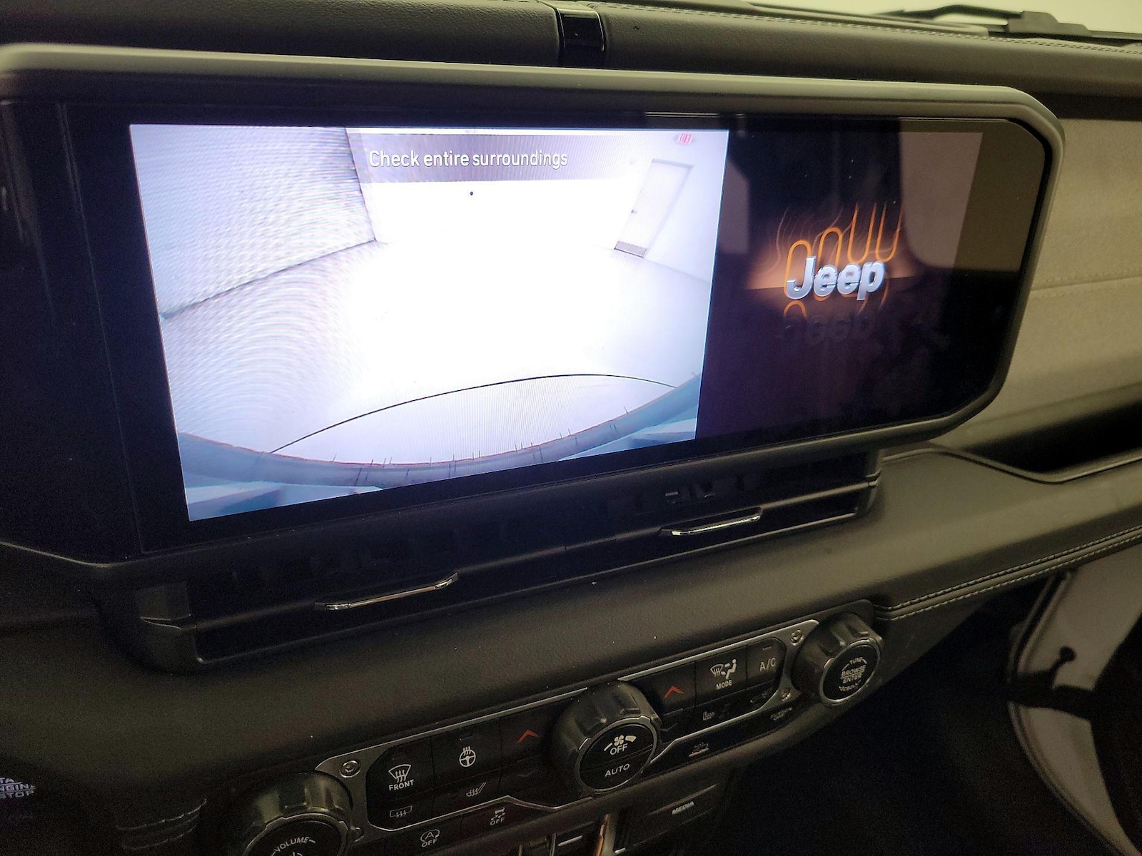 2025 Jeep Wrangler 4-Door Sahara - Photo 15