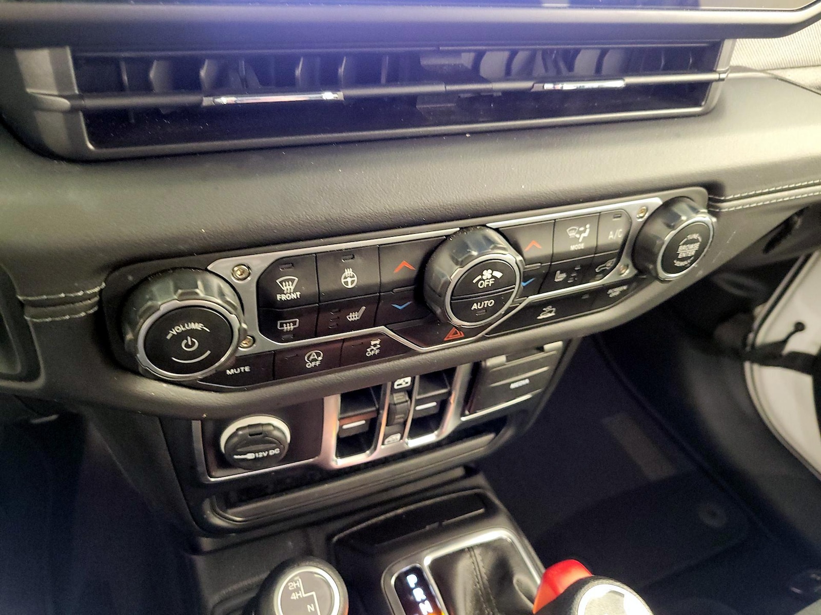2025 Jeep Wrangler 4-Door Sahara - Photo 17