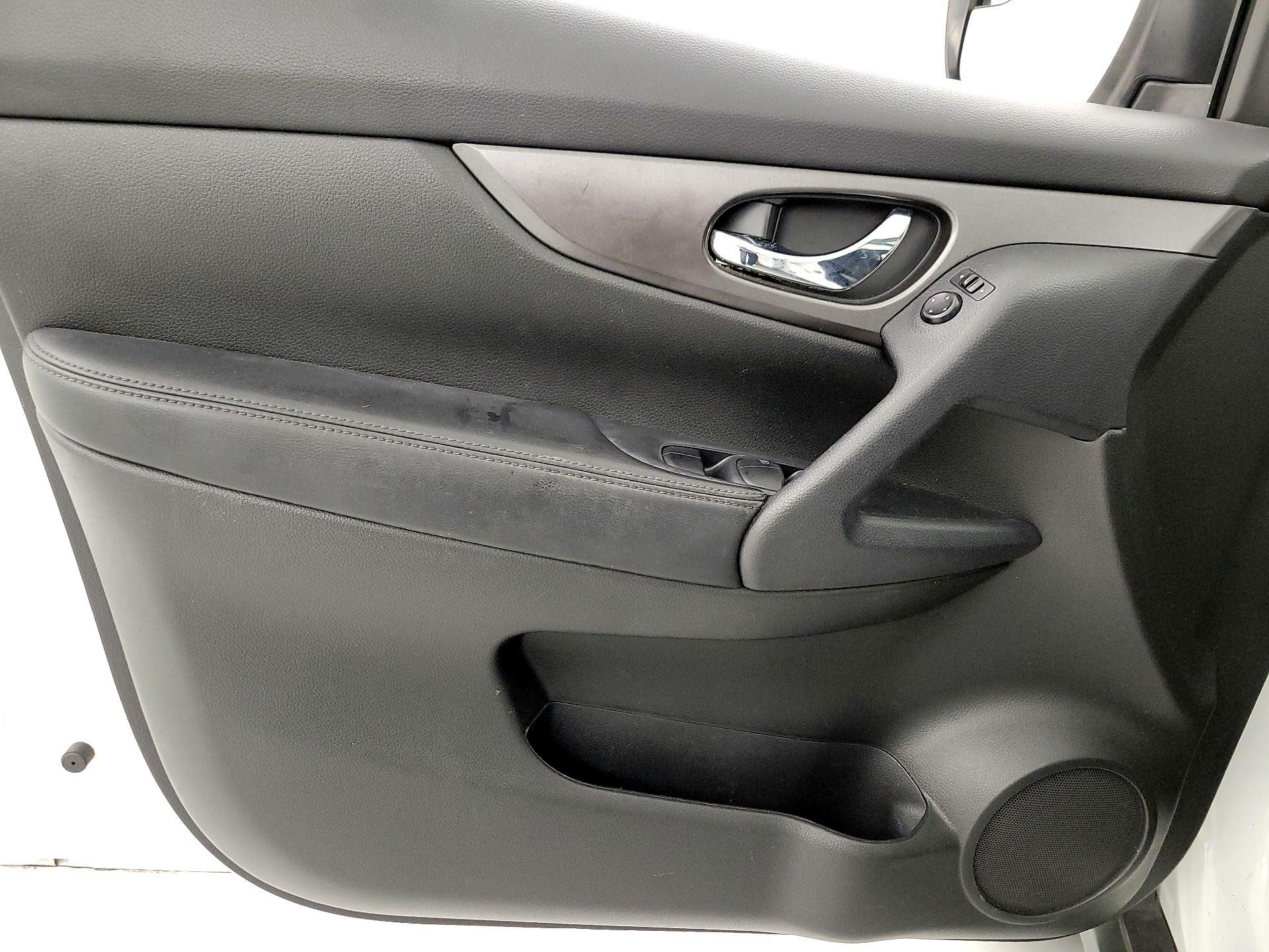 Thumbnail: 2015 Nissan Rogue - 12