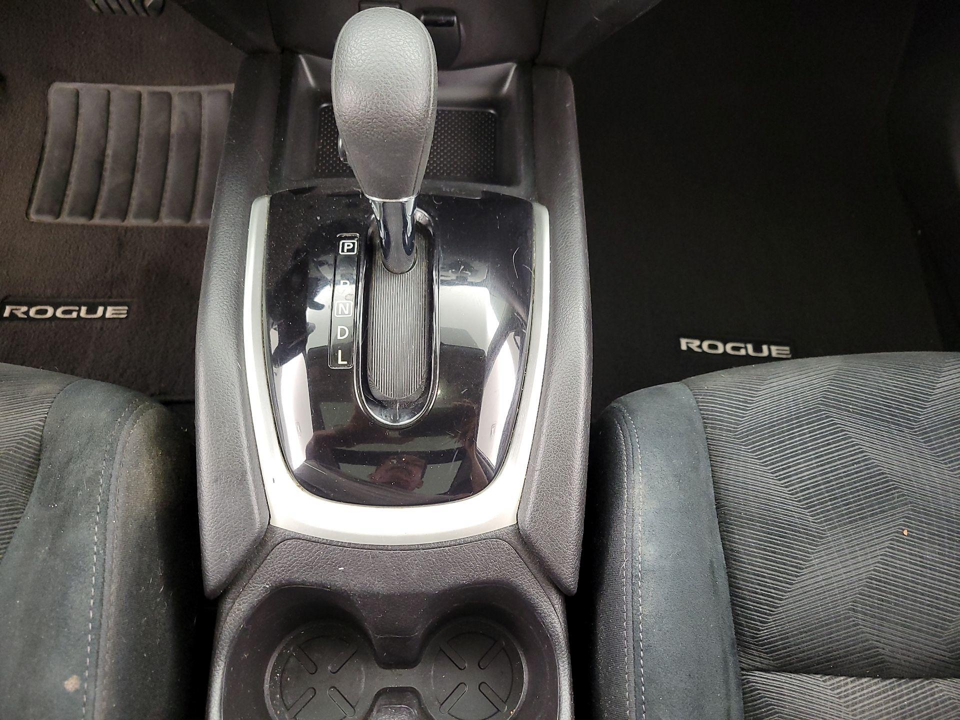 Thumbnail: 2015 Nissan Rogue - 17