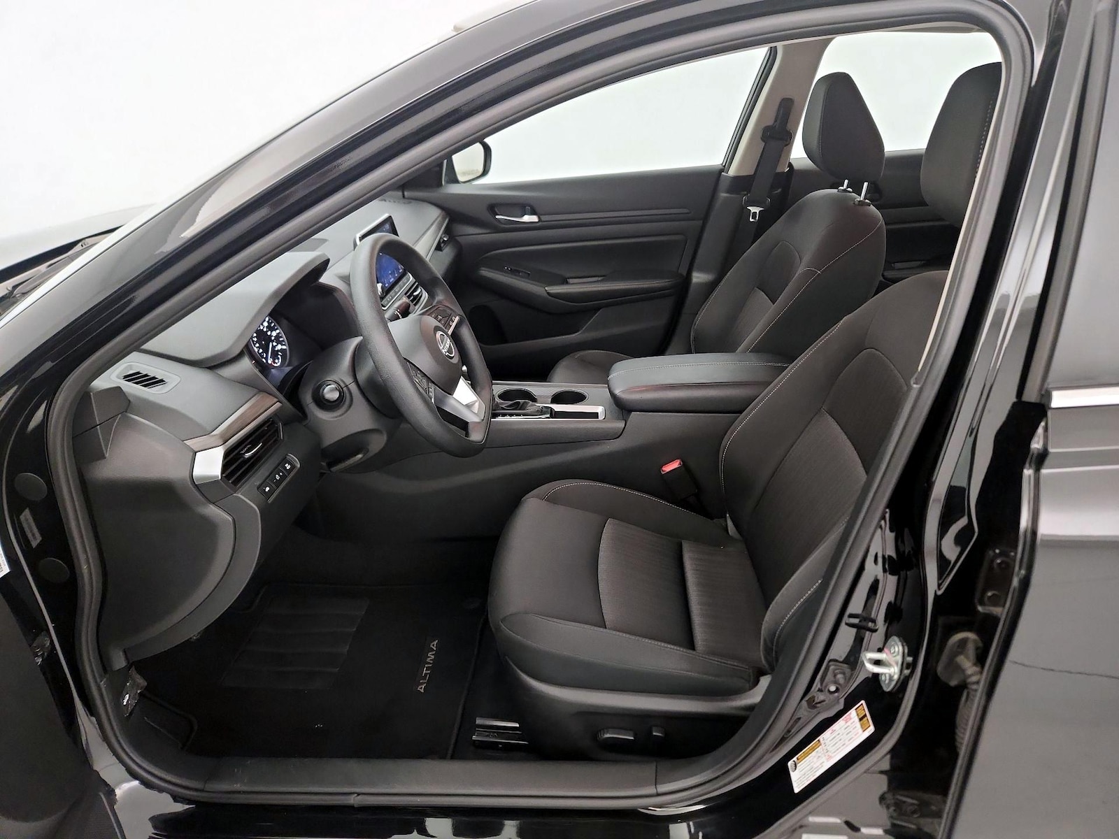 2025 Nissan Altima SV - Photo 12
