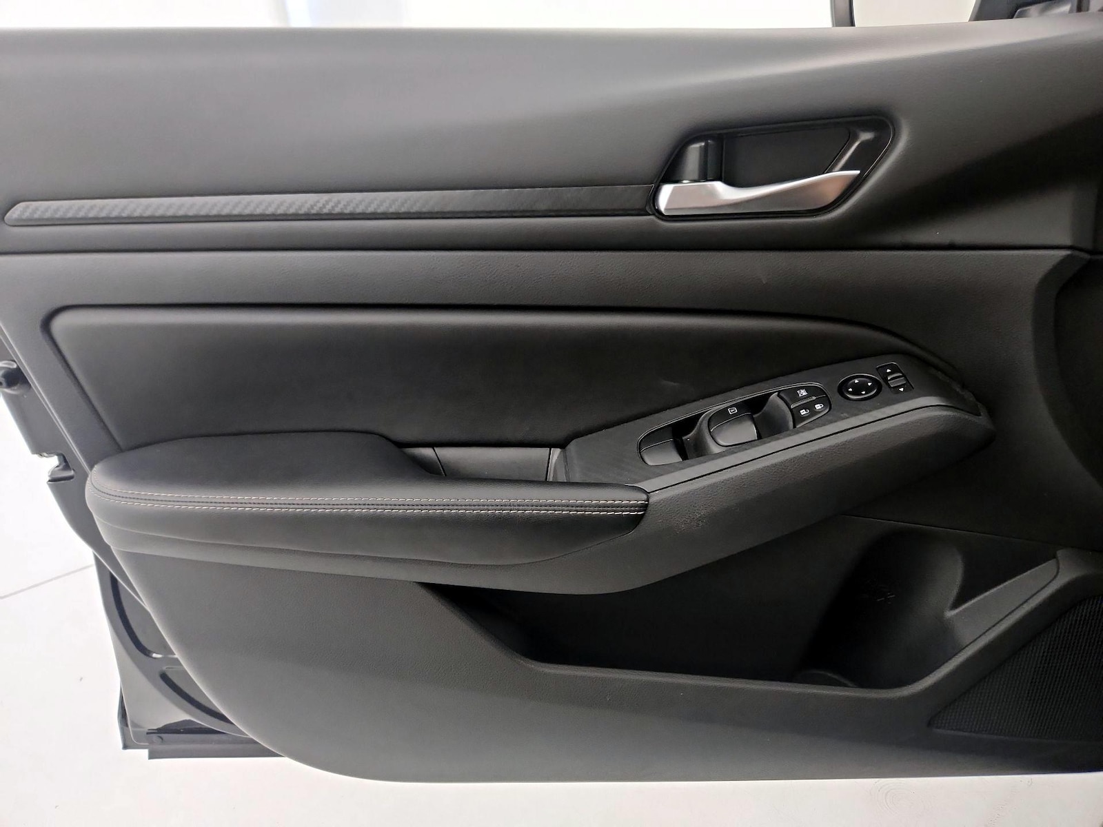 2025 Nissan Altima SV - Photo 13