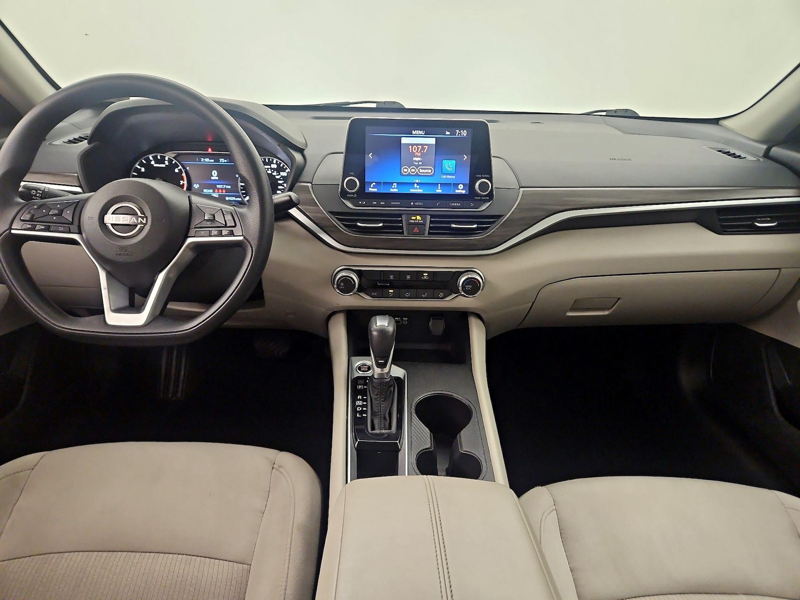 2025 Nissan Altima SV - Photo 10
