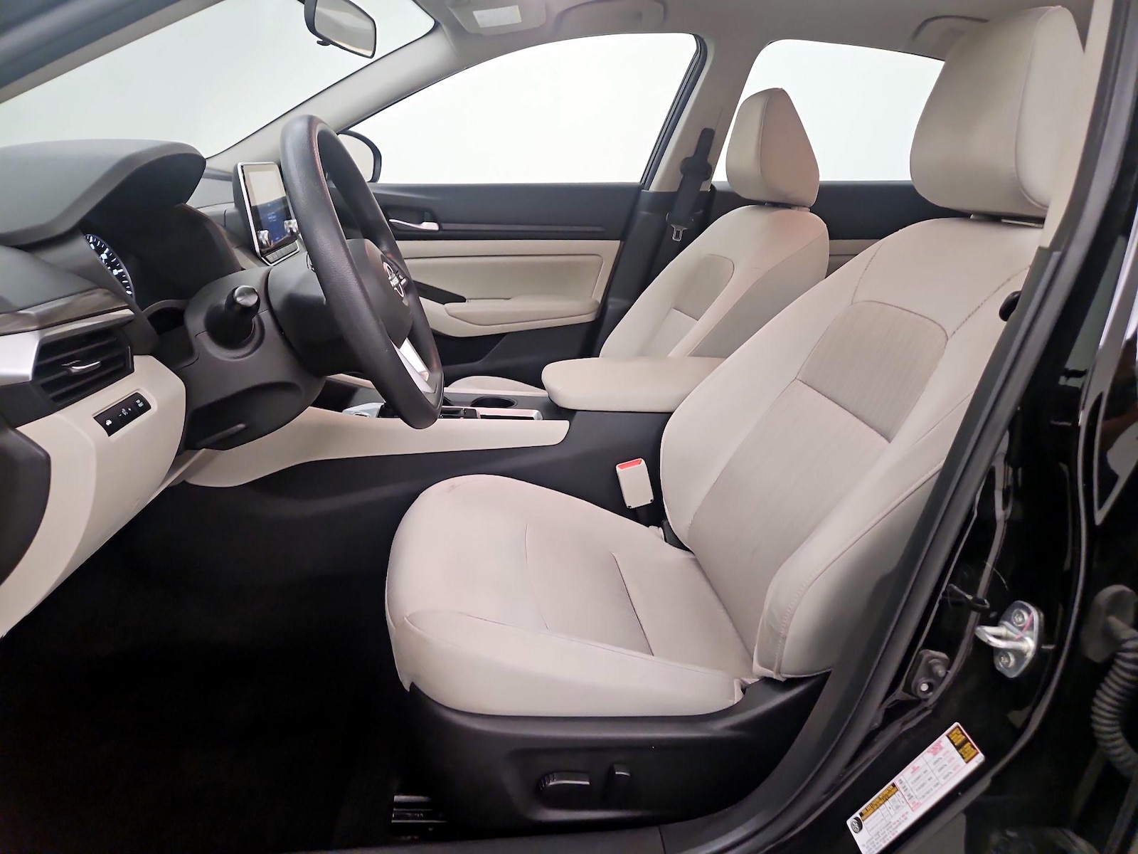 2025 Nissan Altima SV - Photo 12