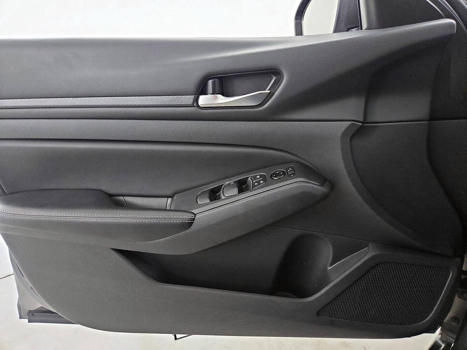 2025 Nissan Altima SV - Photo 13