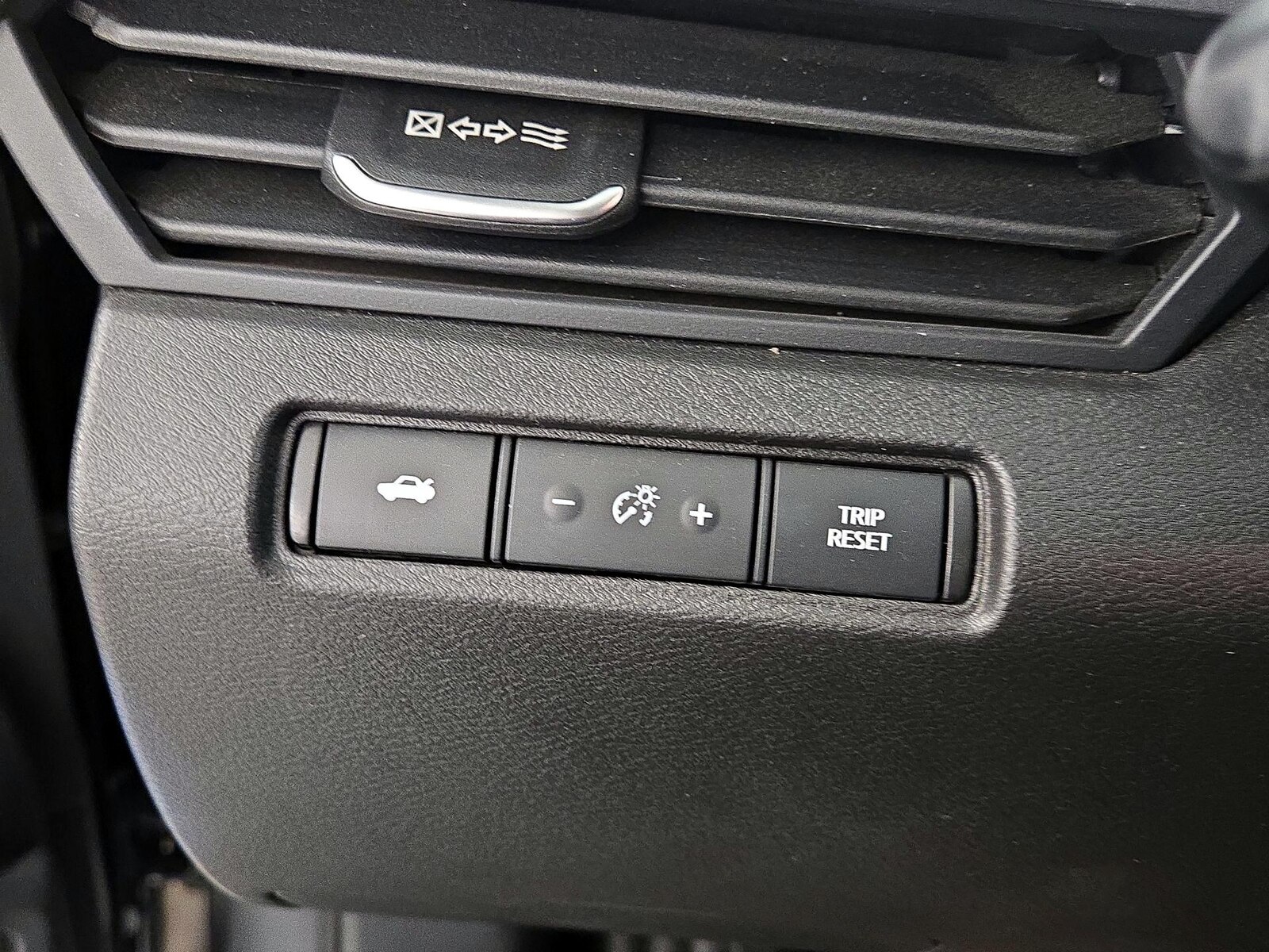 2025 Nissan Altima SV - Photo 14