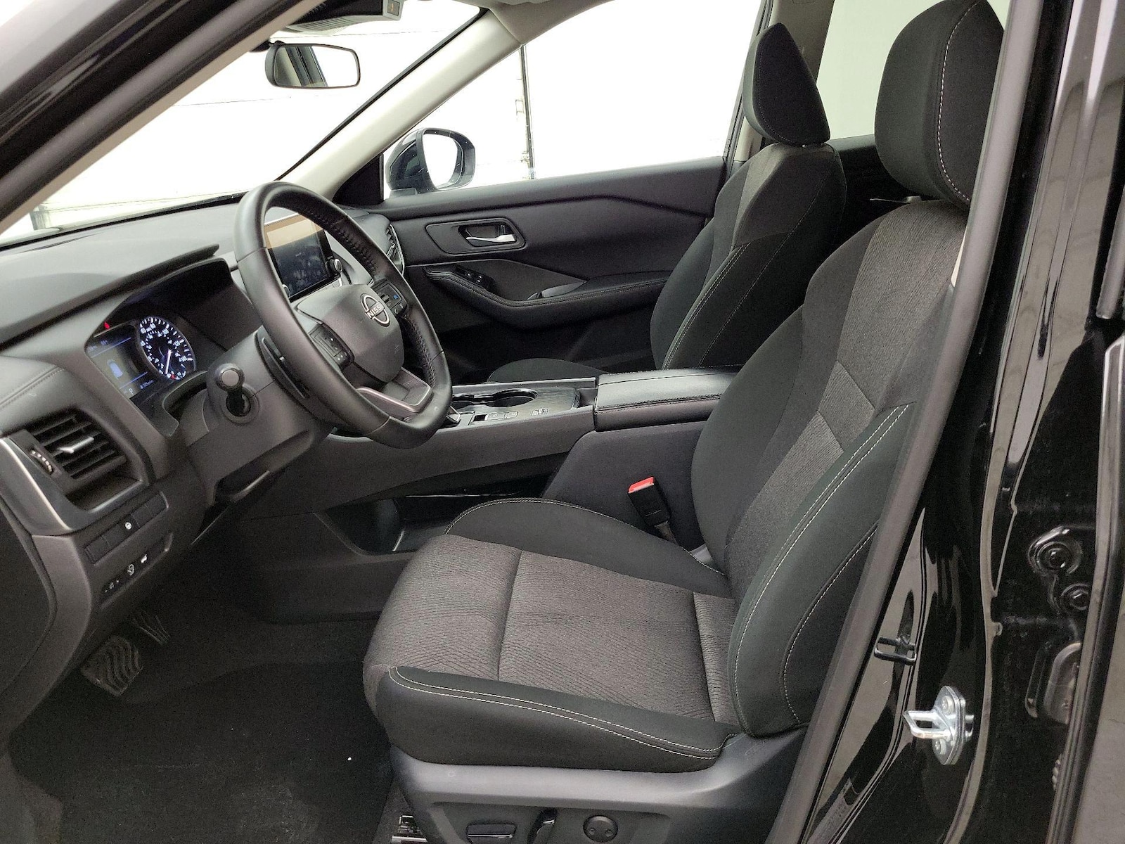 2025 Nissan Rogue SV - Photo 12