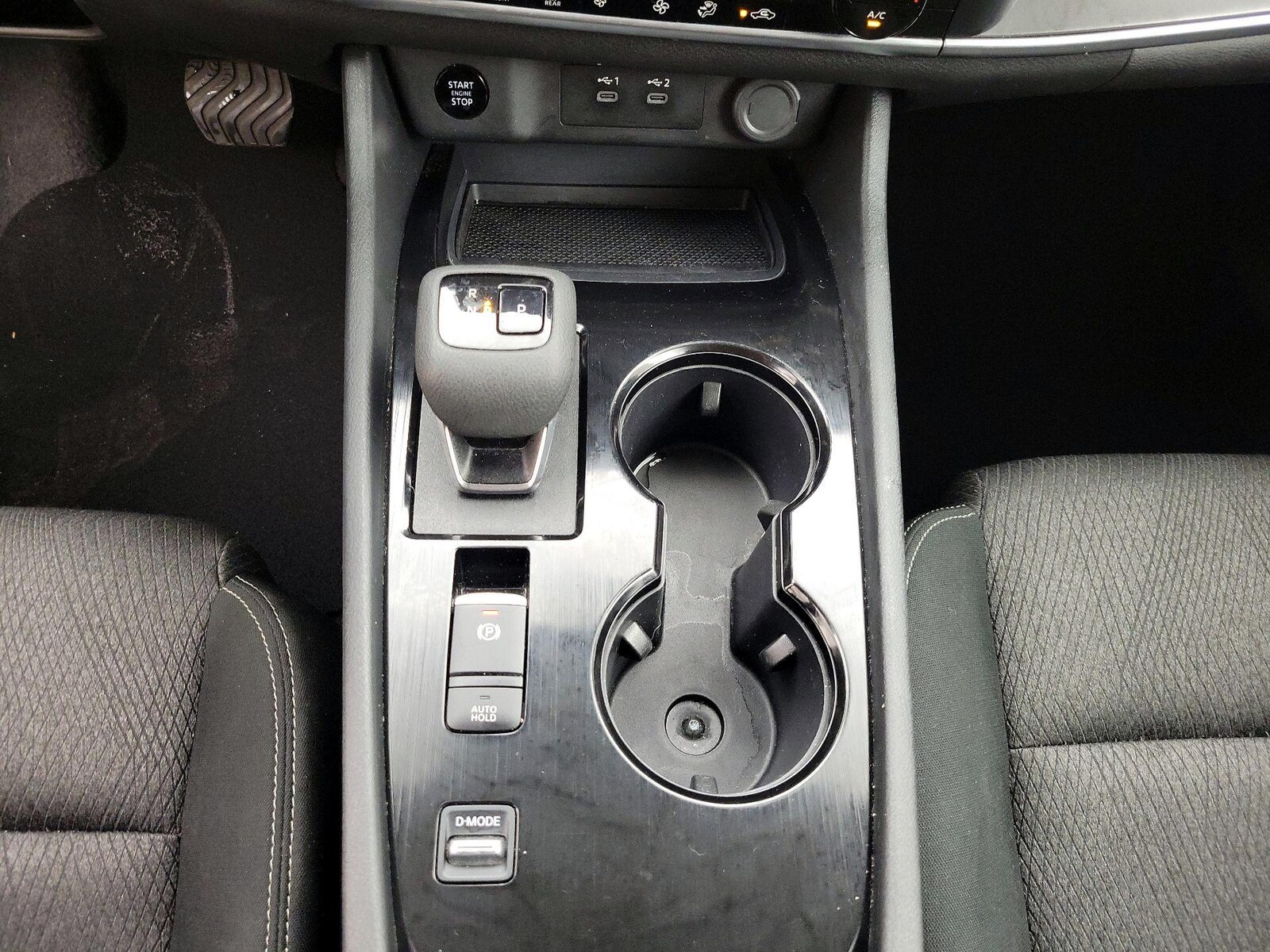 2025 Nissan Rogue SV - Photo 18